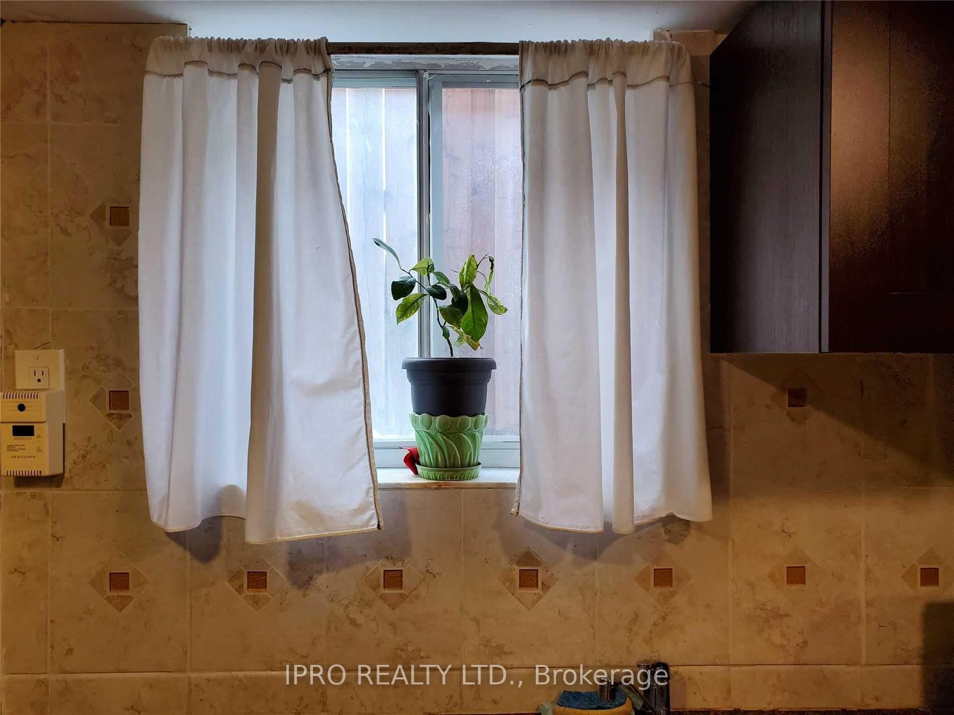 Photo 2 of Unit Lower # 2, 586 O'connor Drive, Toronto, East York — HOMEH