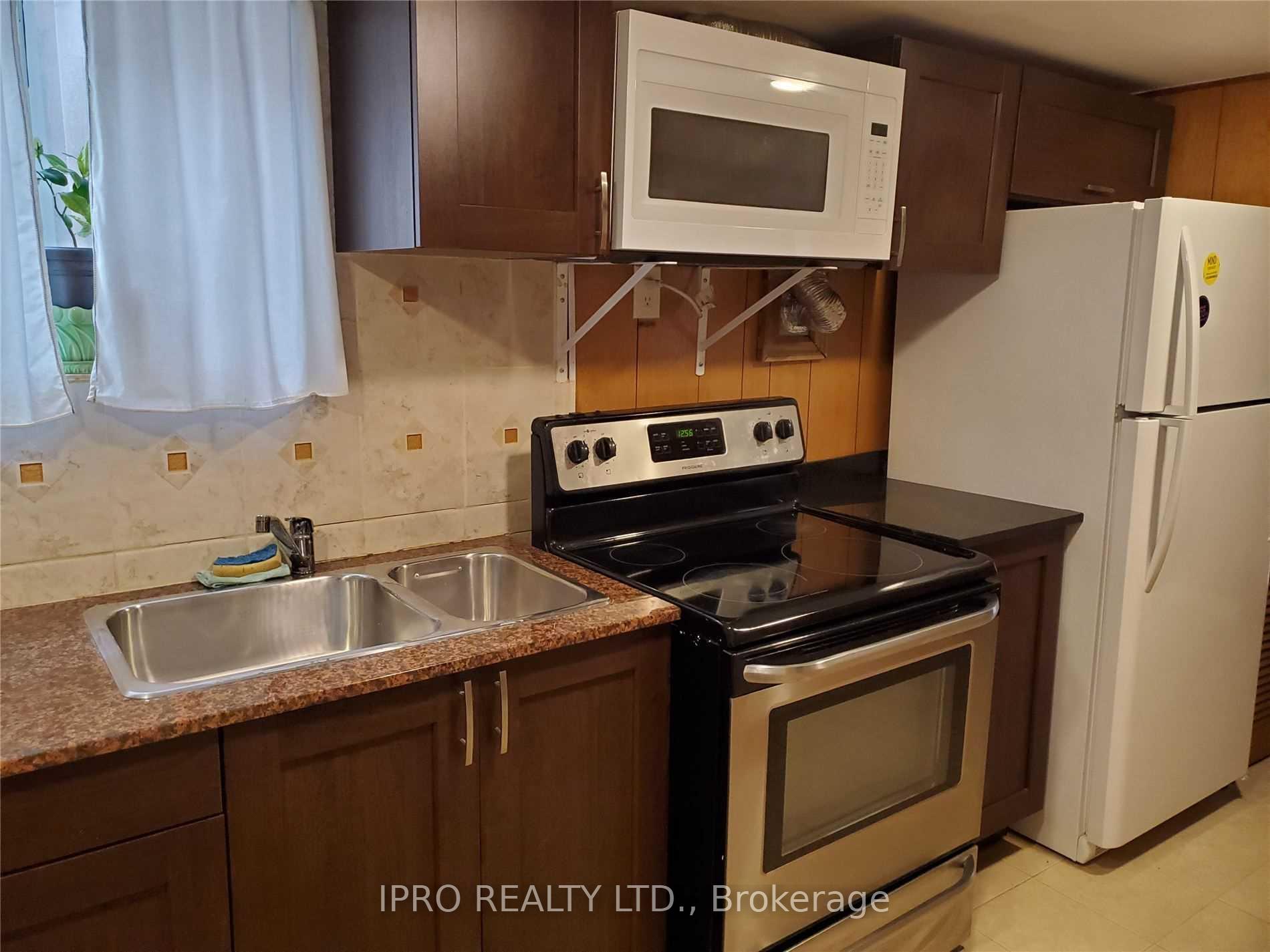 Photo 3 of Unit Lower # 2, 586 O'connor Drive, Toronto, East York — HOMEH