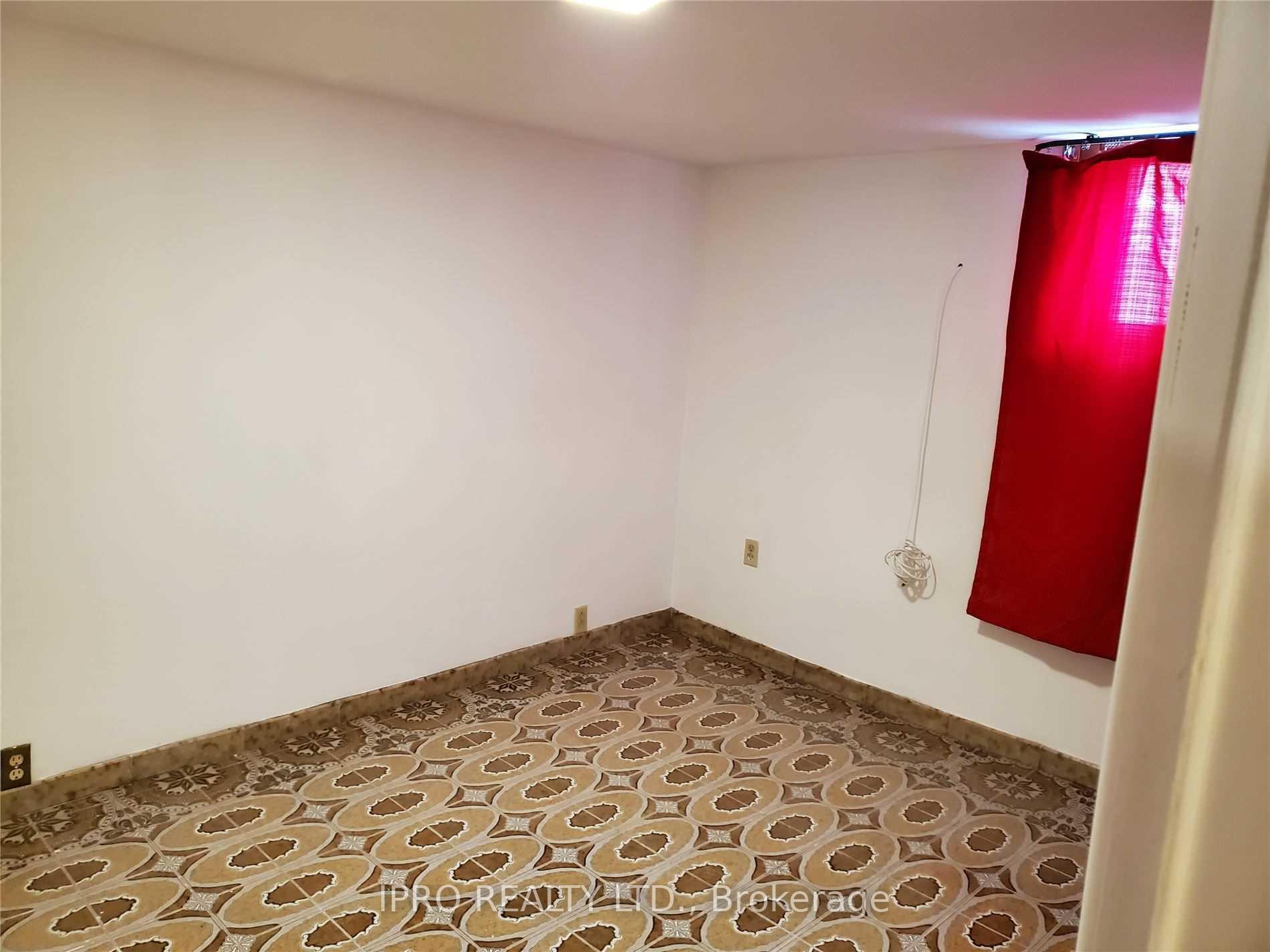 Photo 5 of Unit Lower # 2, 586 O'connor Drive, Toronto, East York — HOMEH