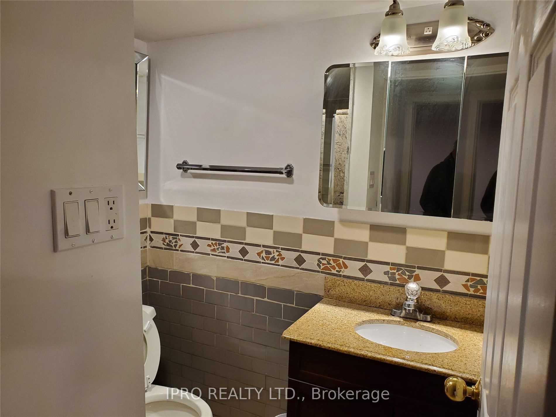 Photo 7 of Unit Lower # 2, 586 O'connor Drive, Toronto, East York — HOMEH