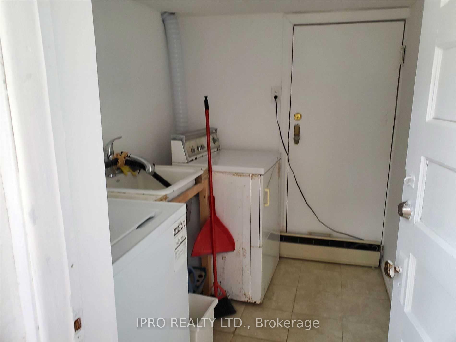 Photo 9 of Unit Lower # 2, 586 O'connor Drive, Toronto, East York — HOMEH