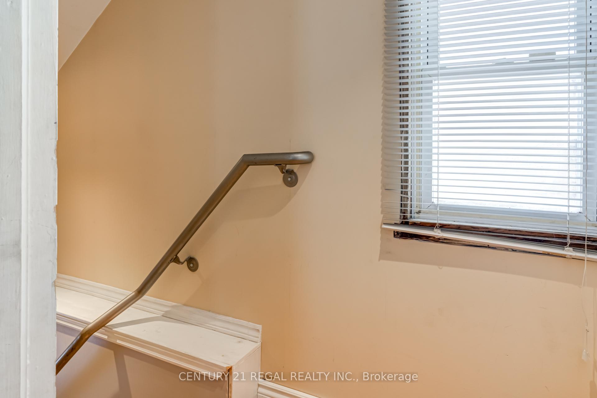 Photo 19 of 527 Sammon Avenue, Toronto, Danforth Village-East York — HOMEH