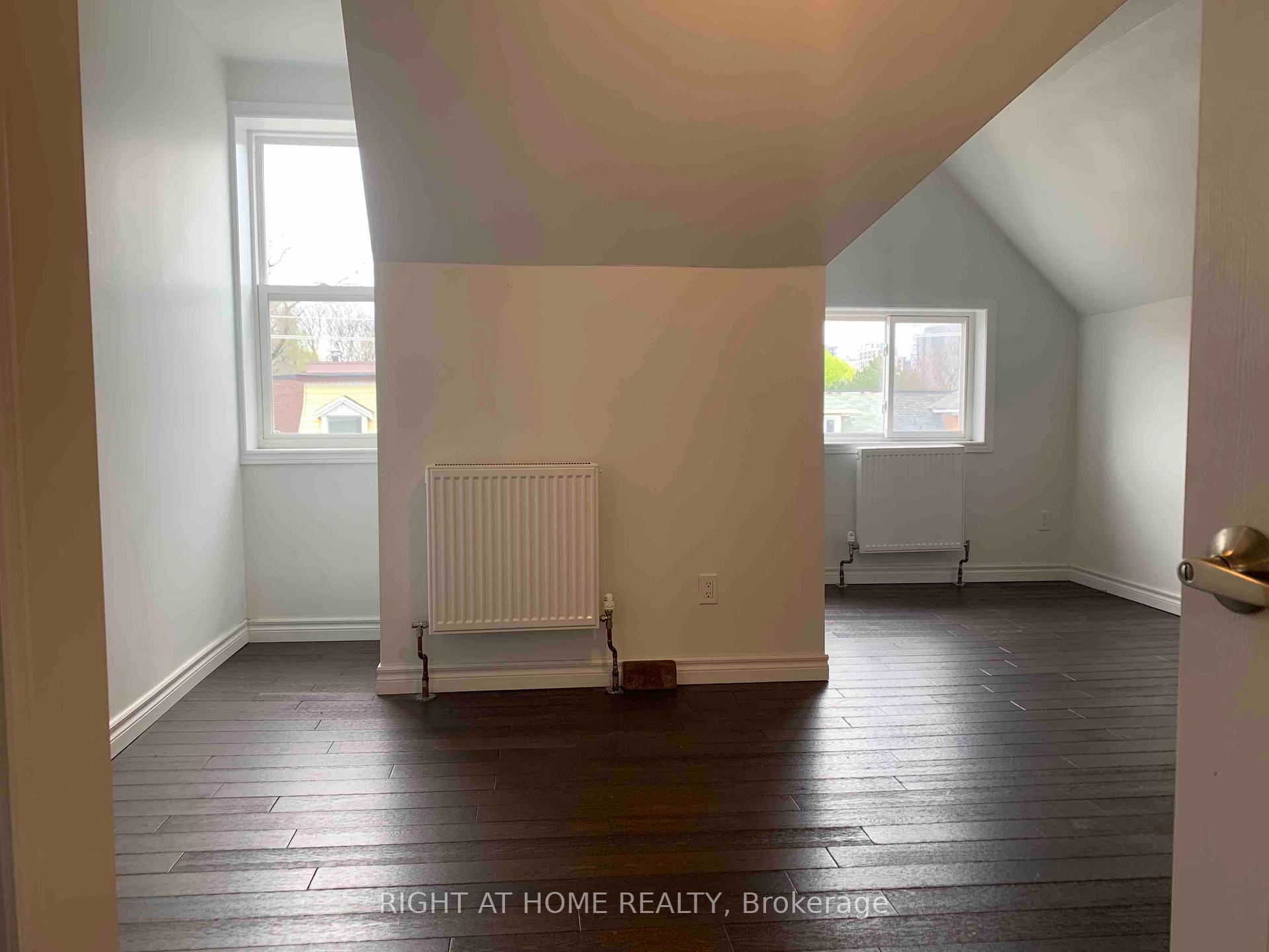 Photo 3 of Unit 2, 570 Bathurst Street, Toronto, Palmerston-Little Italy — HOMEH