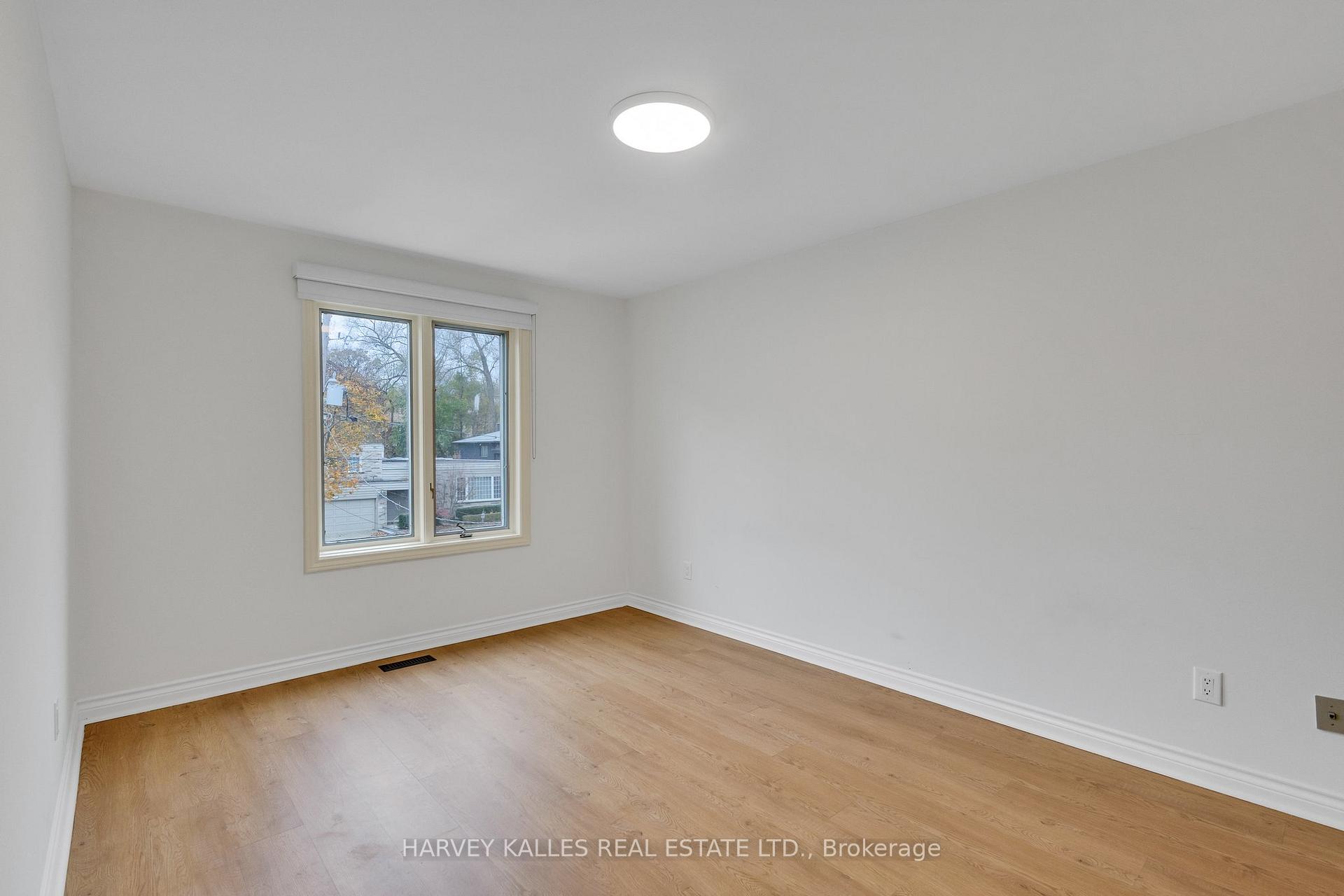 Photo 9 of 28 Prue Avenue, Toronto, Englemount-Lawrence — HOMEH