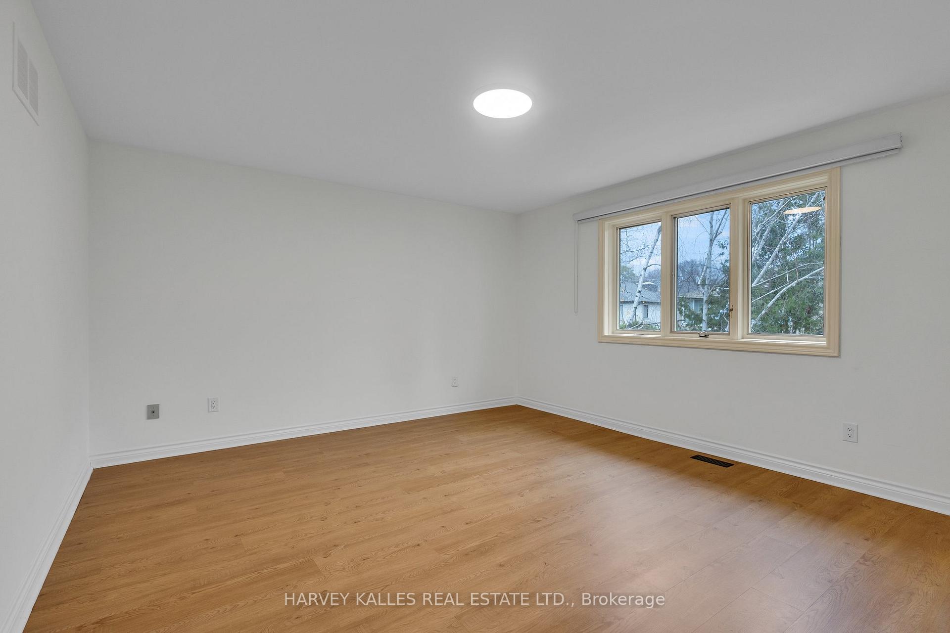 Photo 26 of 28 Prue Avenue, Toronto, Englemount-Lawrence — HOMEH