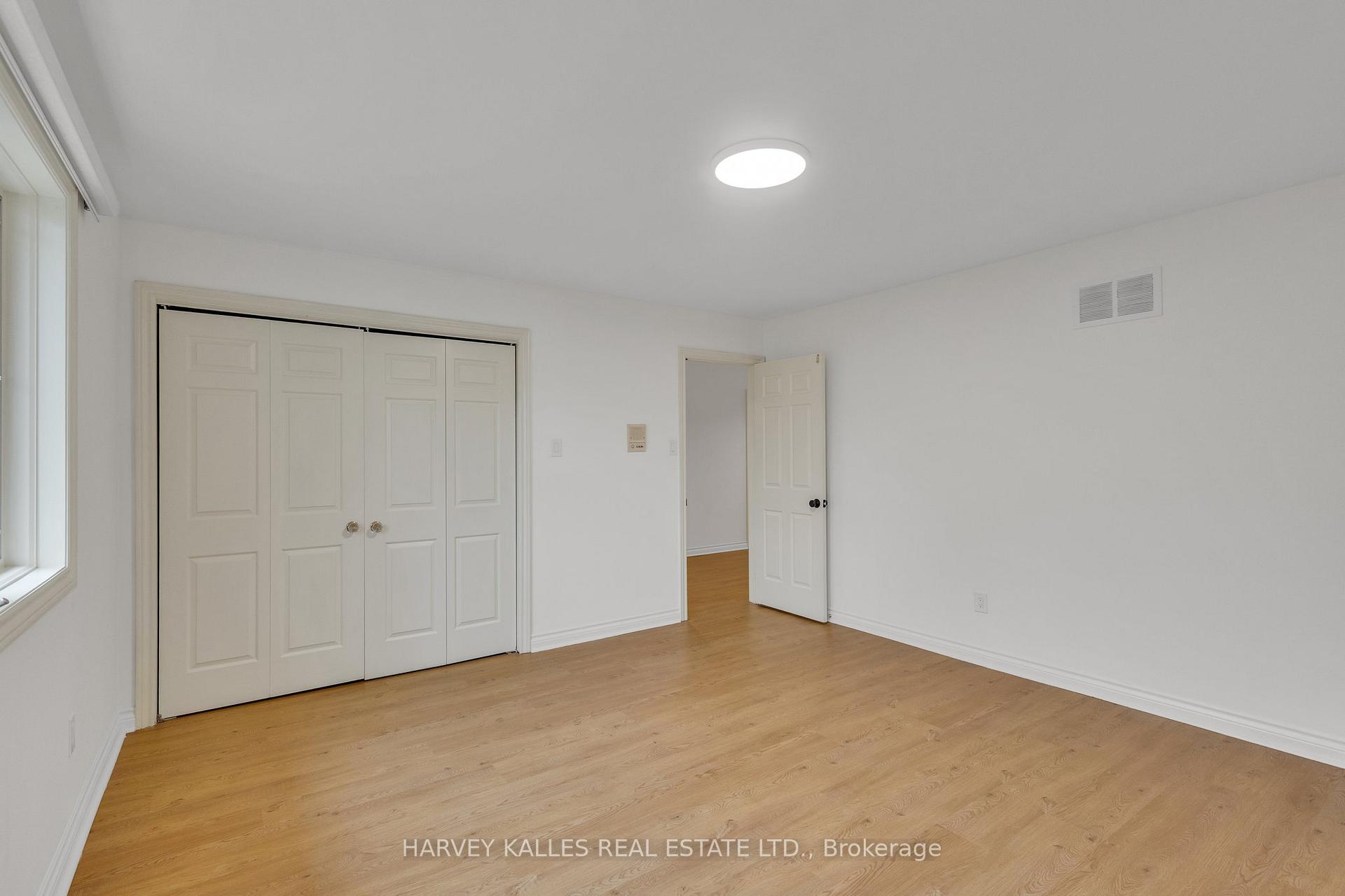 Photo 20 of 28 Prue Avenue, Toronto, Englemount-Lawrence — HOMEH