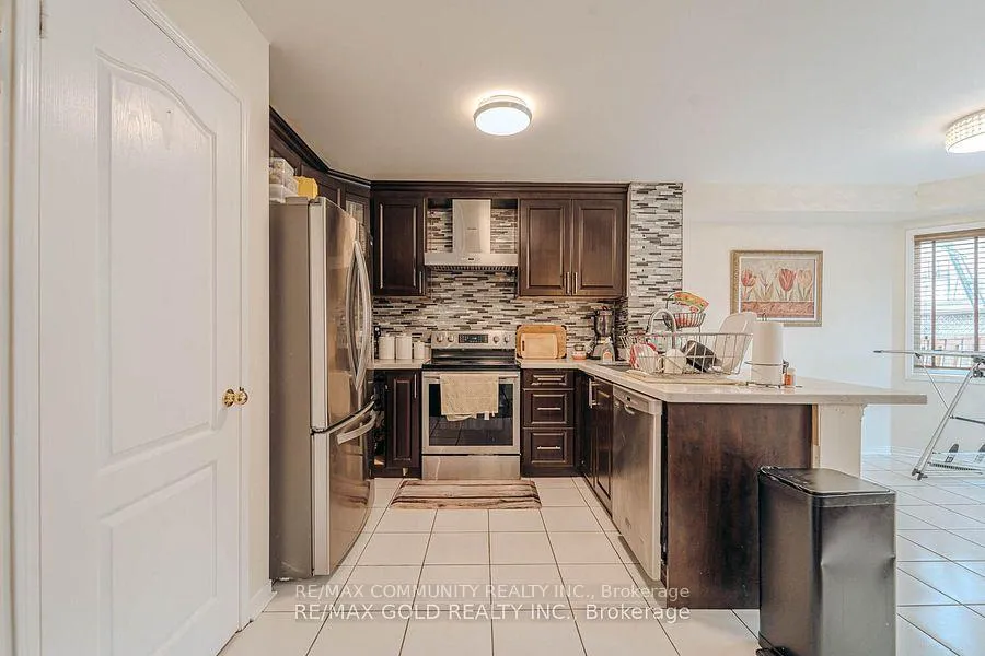 Photo 7 of 10 Squirreltail Way, Brampton, Sandringham-Wellington — HOMEH