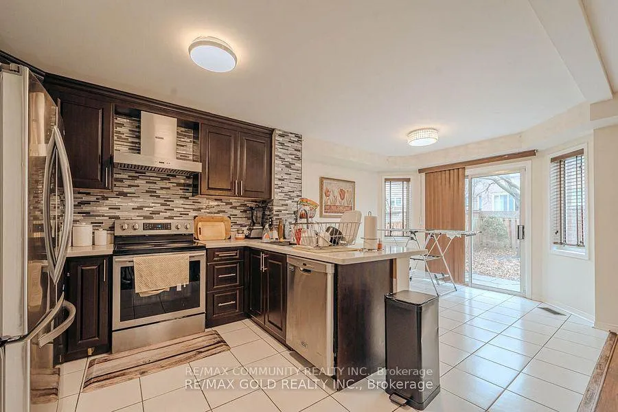 Photo 8 of 10 Squirreltail Way, Brampton, Sandringham-Wellington — HOMEH