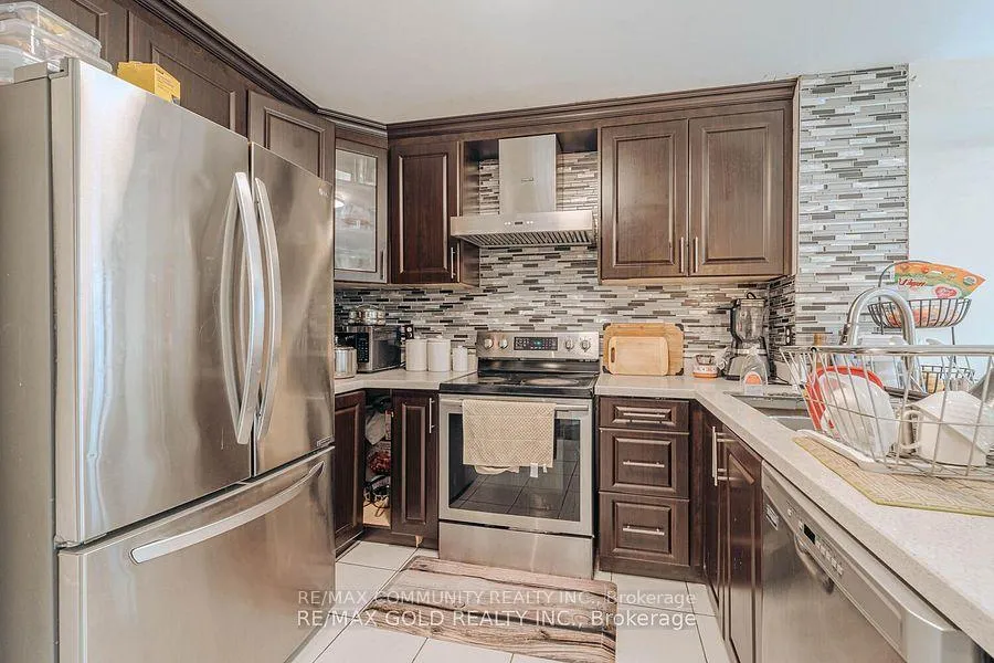 Photo 9 of 10 Squirreltail Way, Brampton, Sandringham-Wellington — HOMEH