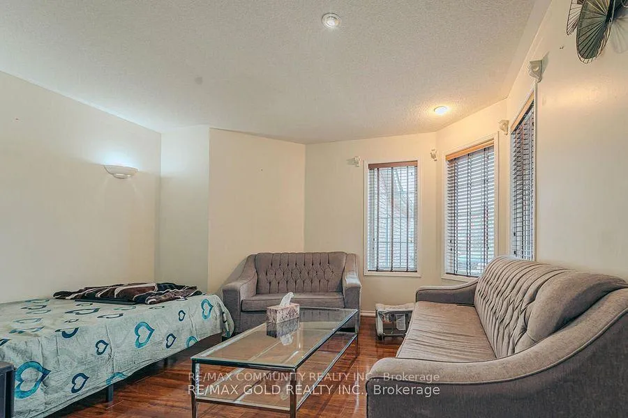 Photo 10 of 10 Squirreltail Way, Brampton, Sandringham-Wellington — HOMEH