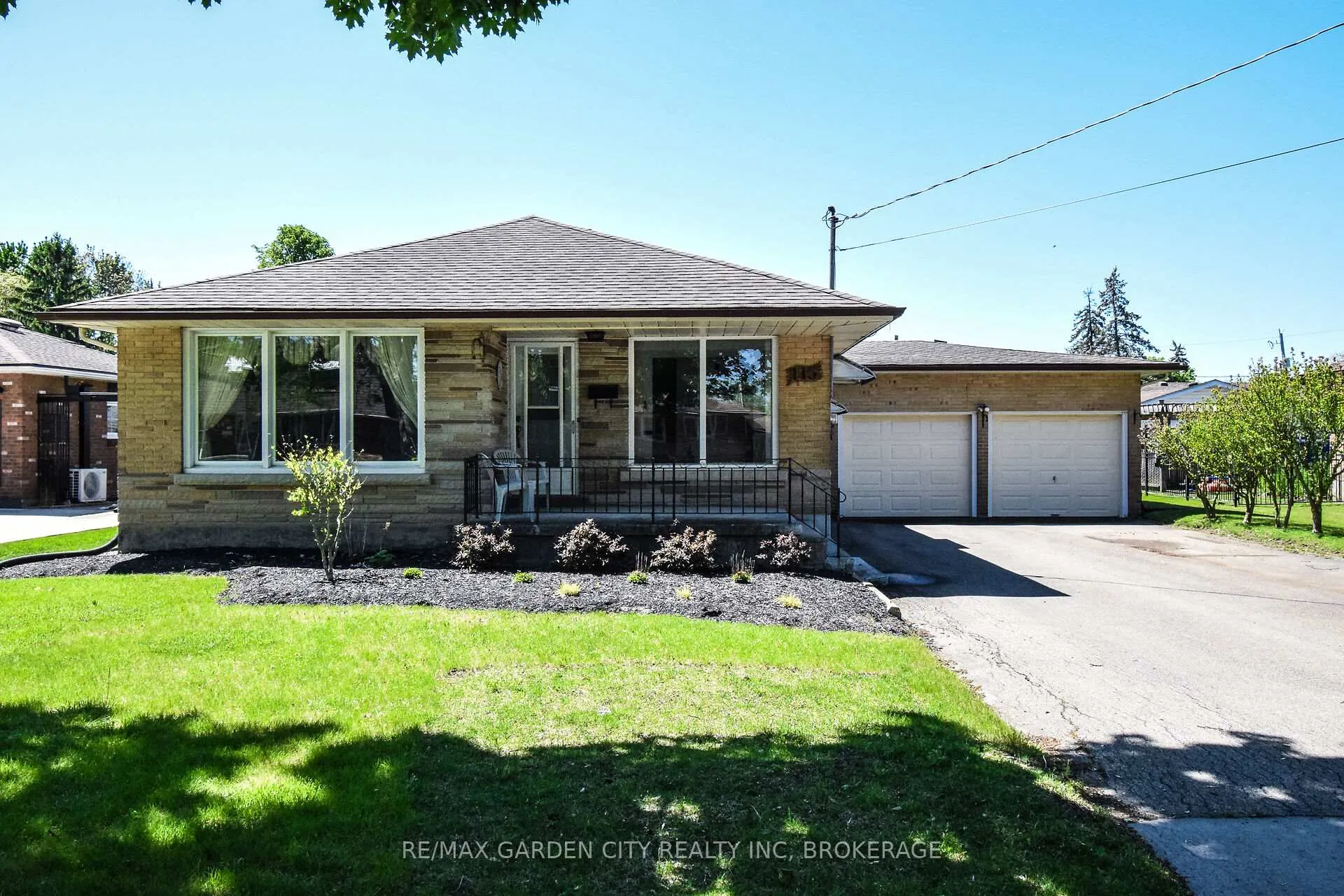 Photo 2 of 115 Larraine Street, Welland, Broadway — HOMEH