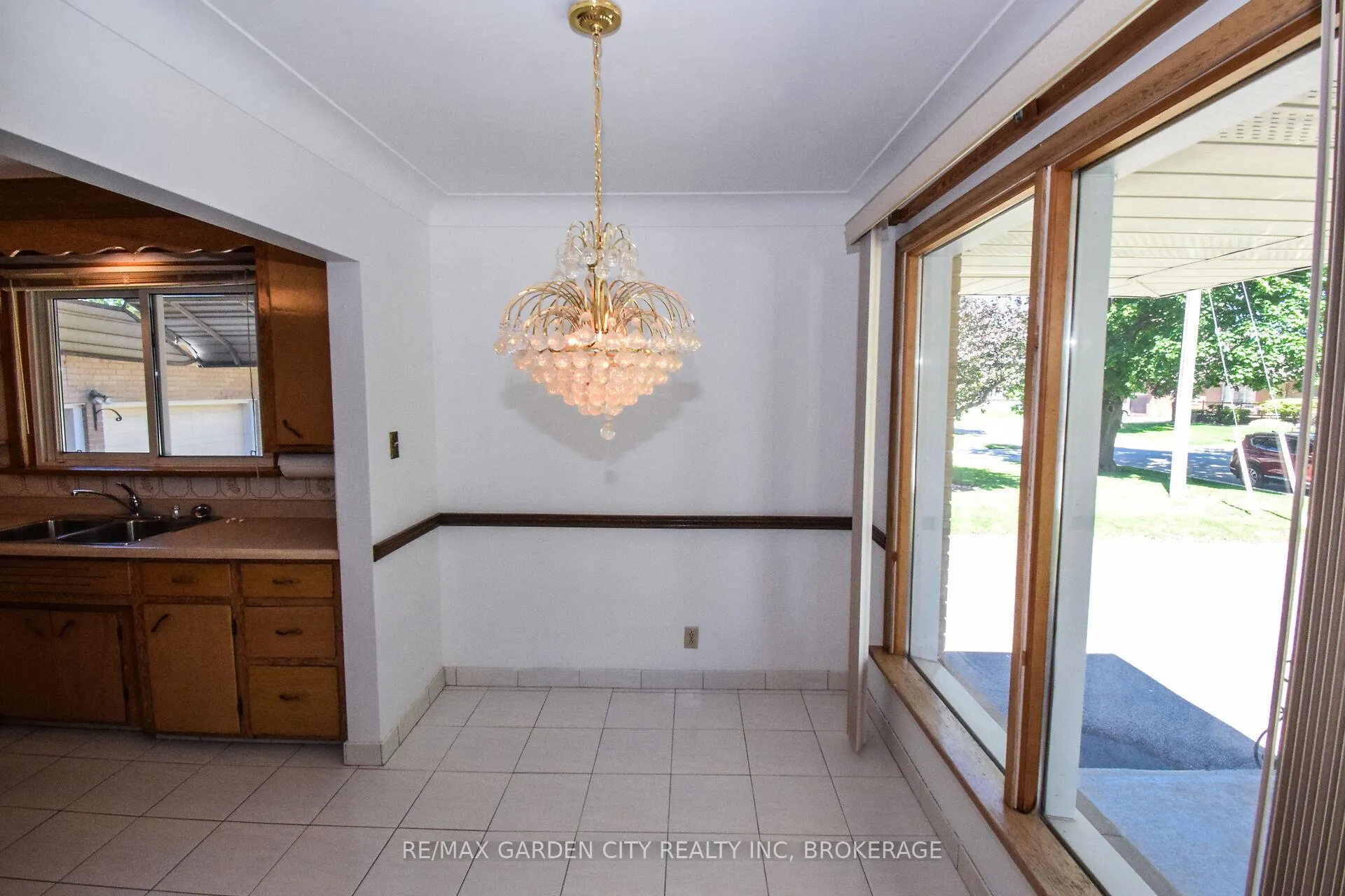 Photo 11 of 115 Larraine Street, Welland, Broadway — HOMEH