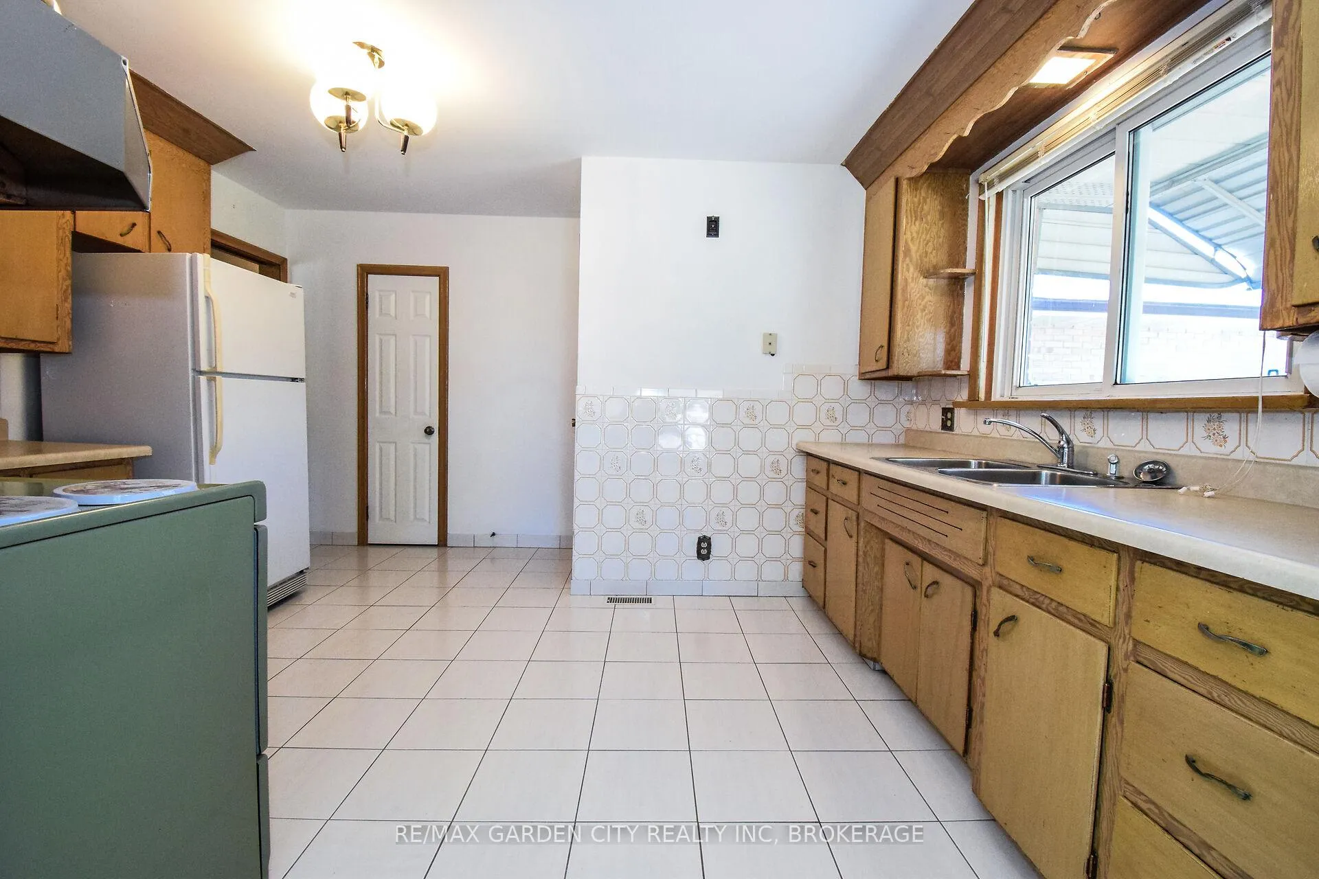 Photo 14 of 115 Larraine Street, Welland, Broadway — HOMEH