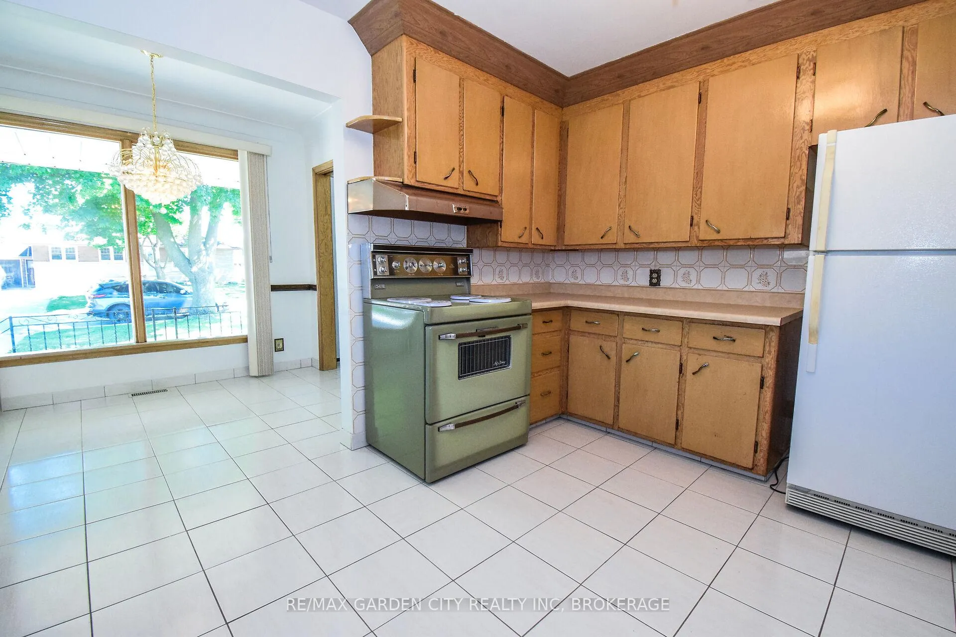 Photo 15 of 115 Larraine Street, Welland, Broadway — HOMEH