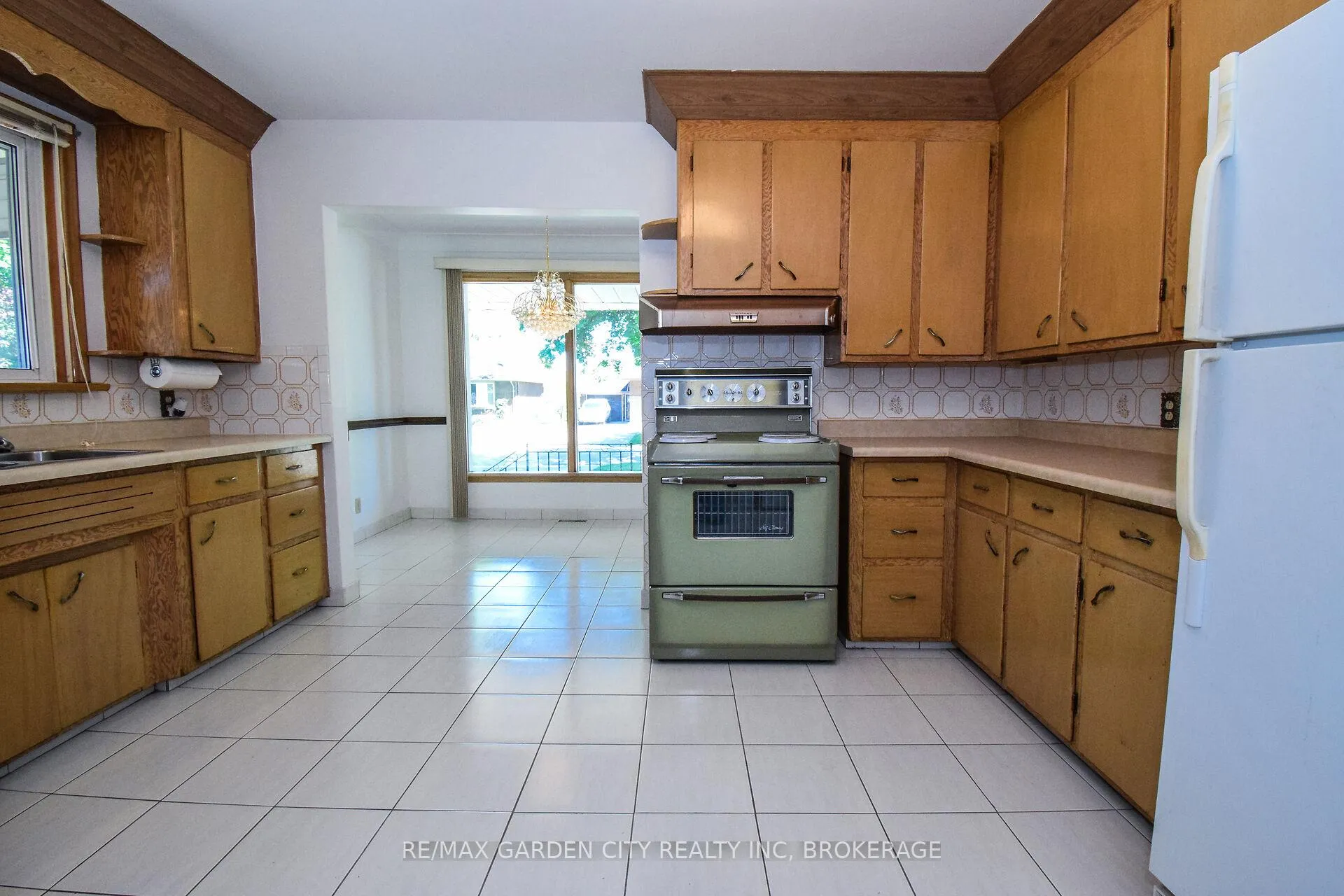 Photo 16 of 115 Larraine Street, Welland, Broadway — HOMEH