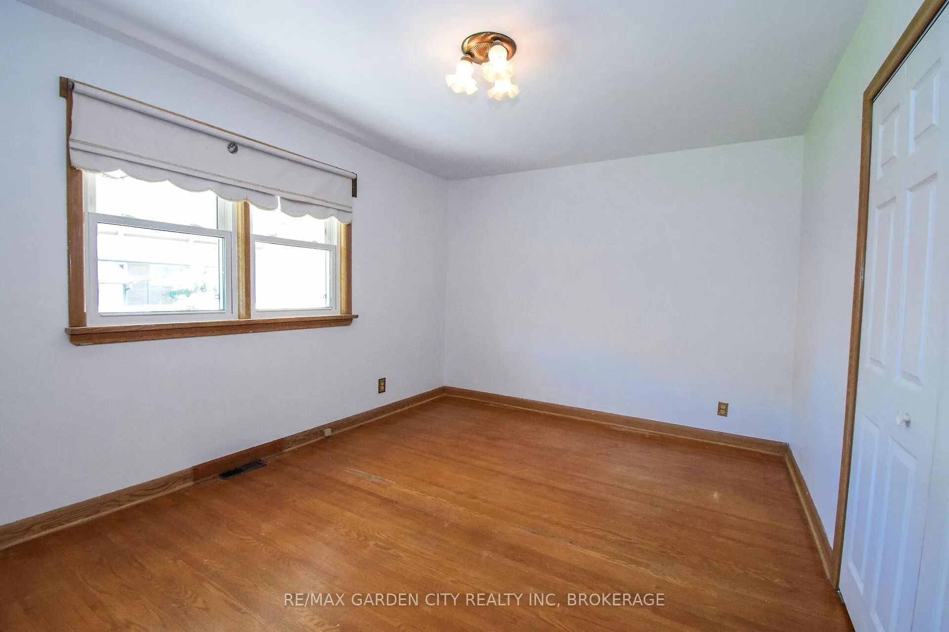 Photo 19 of 115 Larraine Street, Welland, Broadway — HOMEH