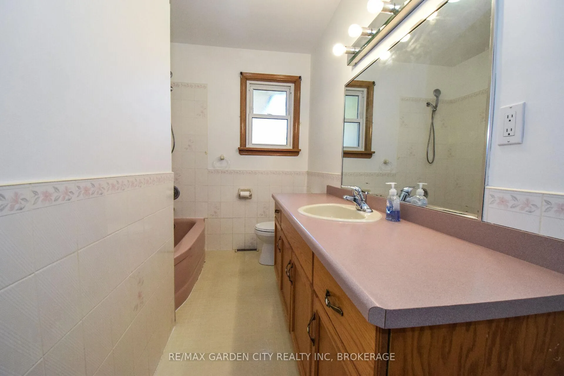 Photo 22 of 115 Larraine Street, Welland, Broadway — HOMEH