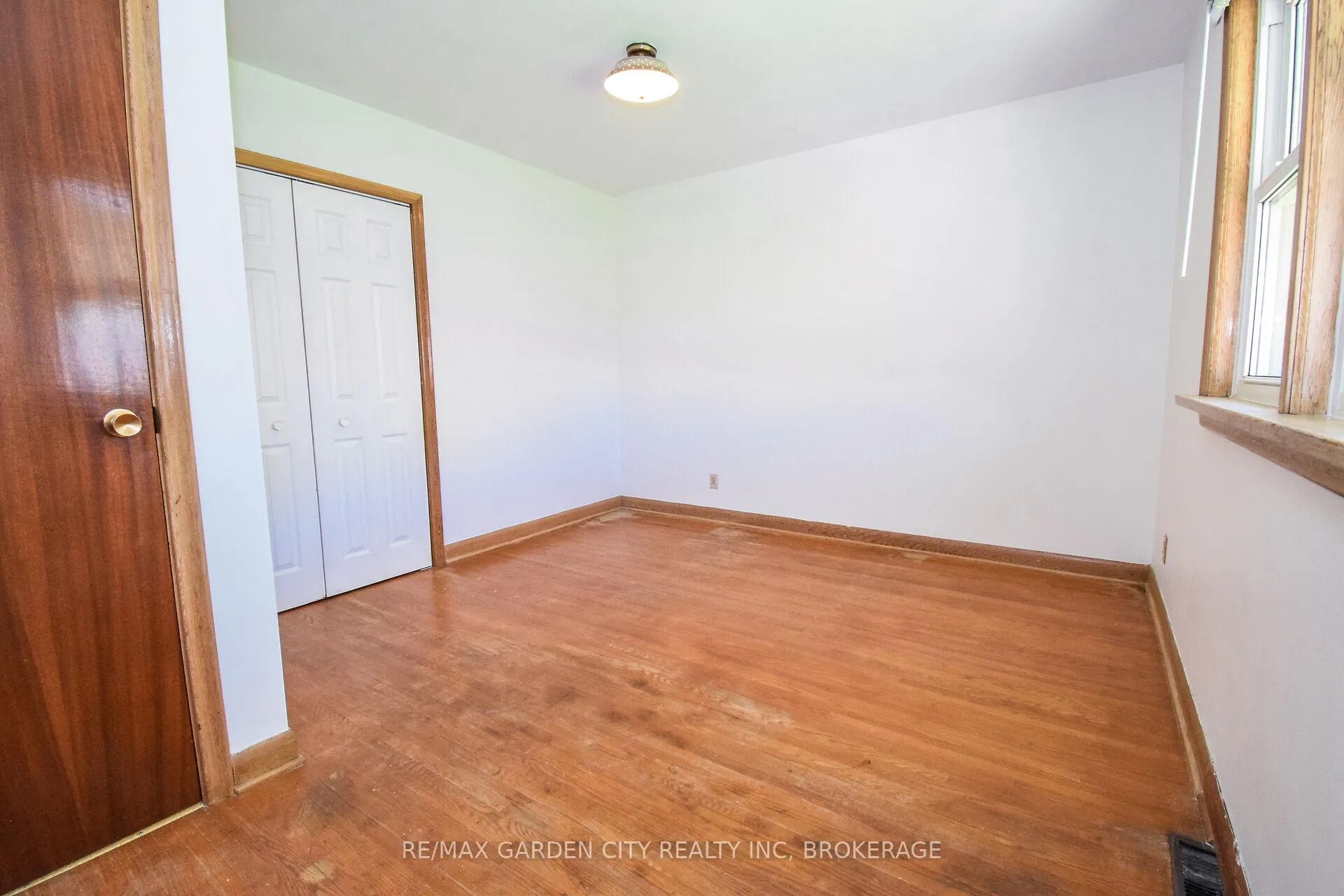 Photo 26 of 115 Larraine Street, Welland, Broadway — HOMEH
