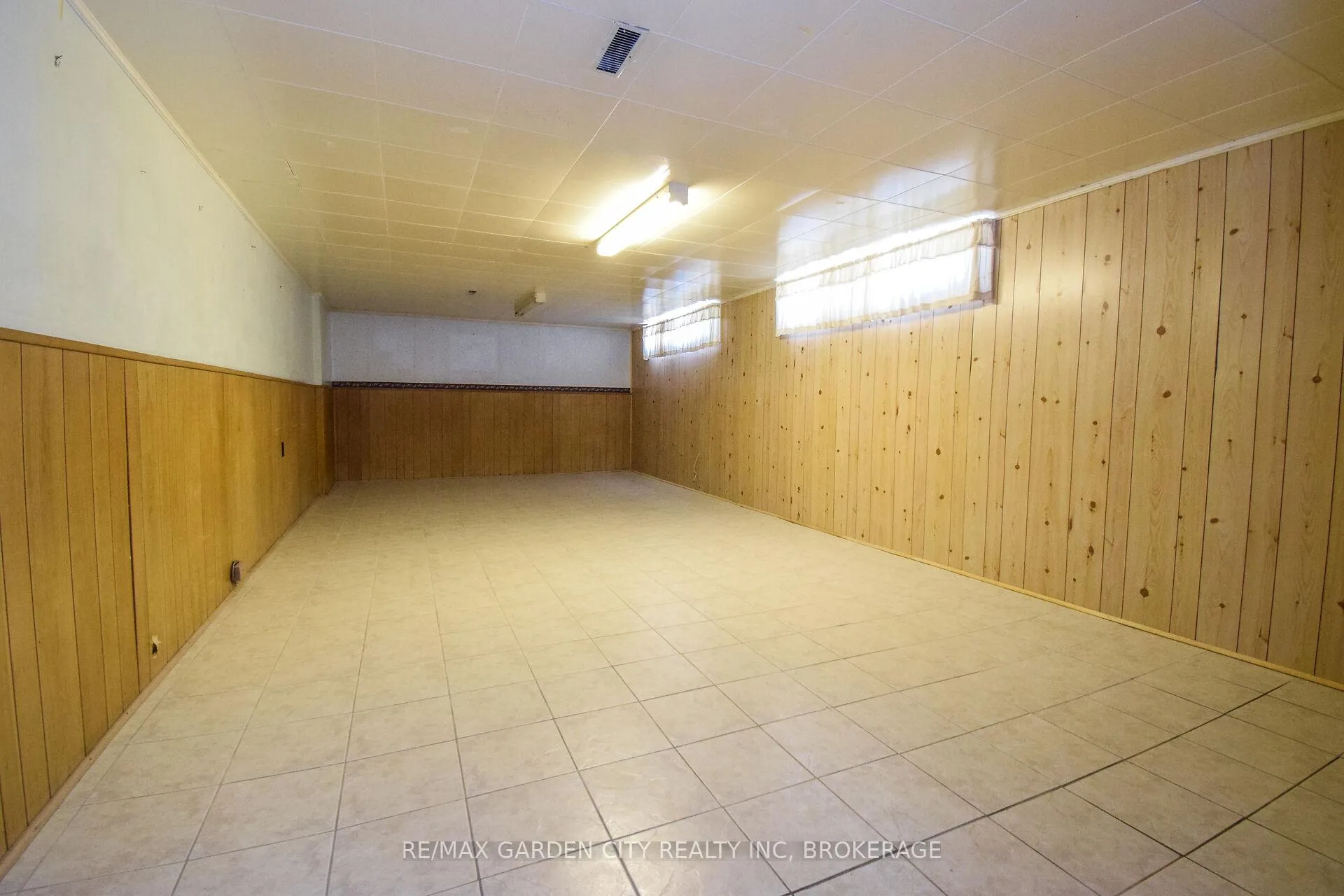 Photo 29 of 115 Larraine Street, Welland, Broadway — HOMEH