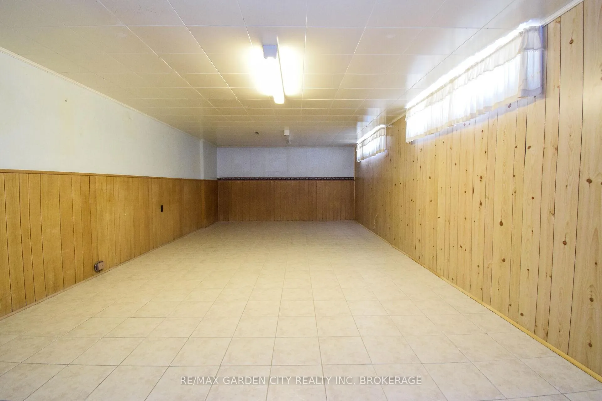 Photo 30 of 115 Larraine Street, Welland, Broadway — HOMEH
