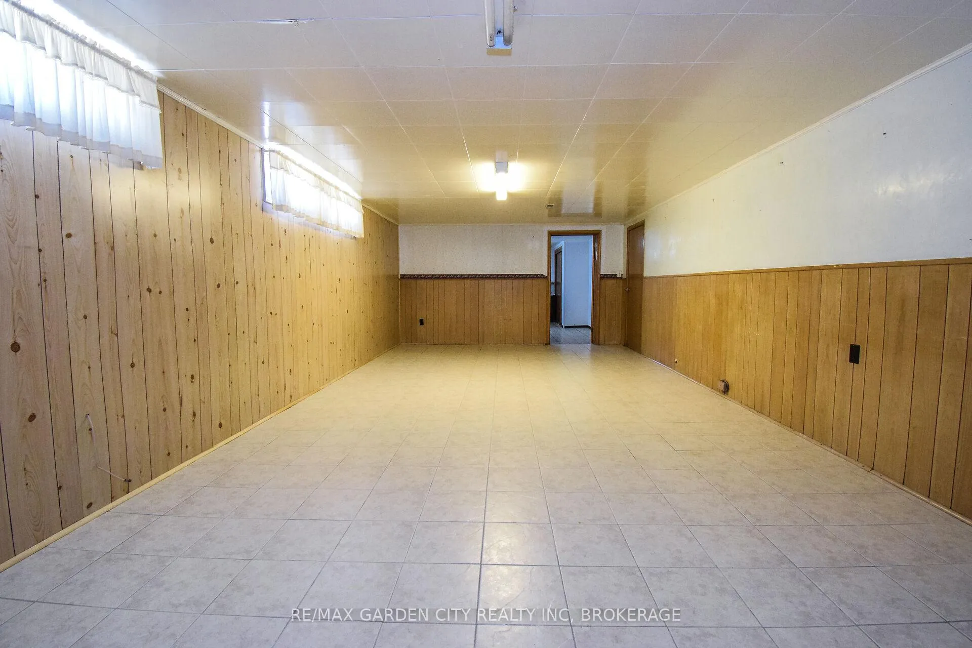 Photo 31 of 115 Larraine Street, Welland, Broadway — HOMEH