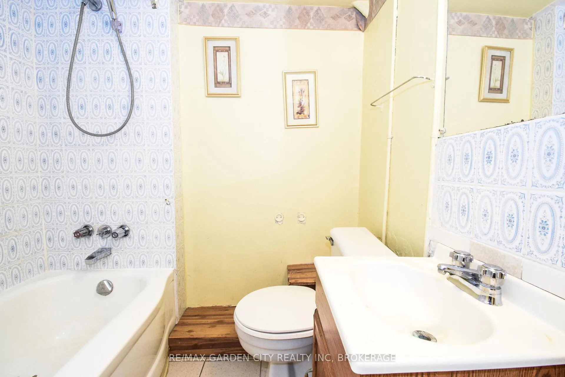Photo 34 of 115 Larraine Street, Welland, Broadway — HOMEH
