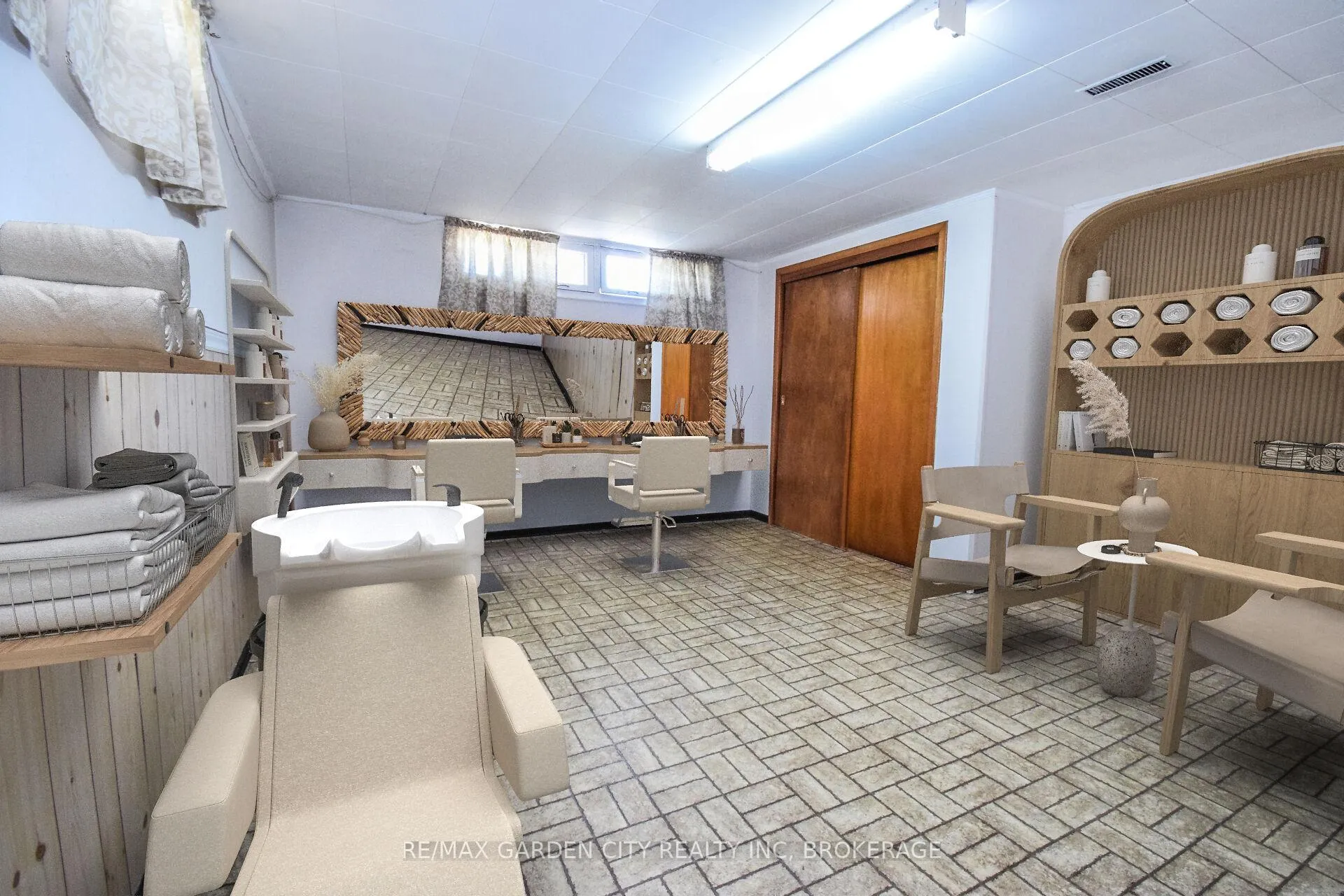 Photo 35 of 115 Larraine Street, Welland, Broadway — HOMEH