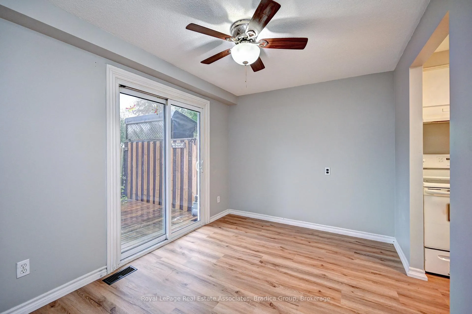 Photo 3 of 22 Berwick Place, Kitchener — HOMEH