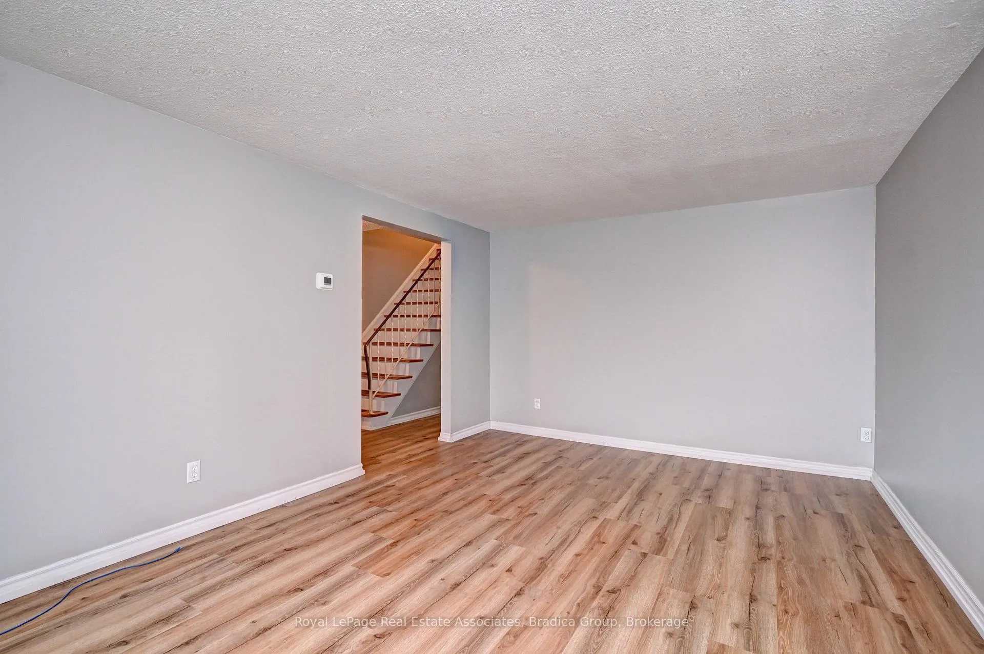 Photo 4 of 22 Berwick Place, Kitchener — HOMEH