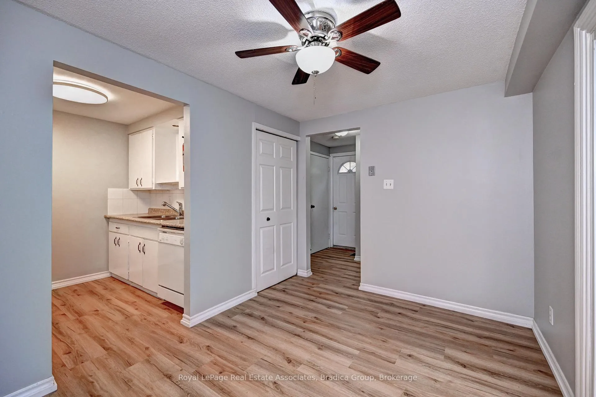 Photo 5 of 22 Berwick Place, Kitchener — HOMEH