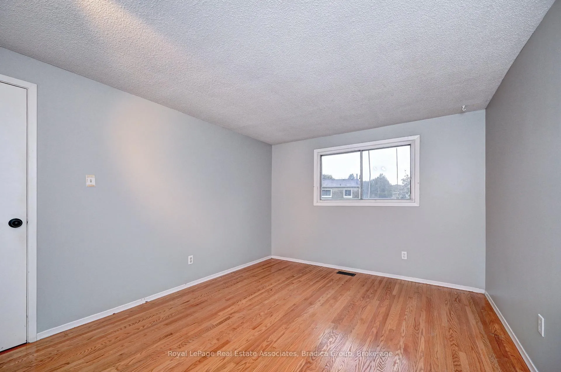 Photo 9 of 22 Berwick Place, Kitchener — HOMEH