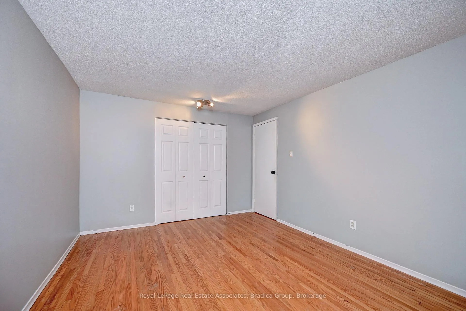 Photo 10 of 22 Berwick Place, Kitchener — HOMEH