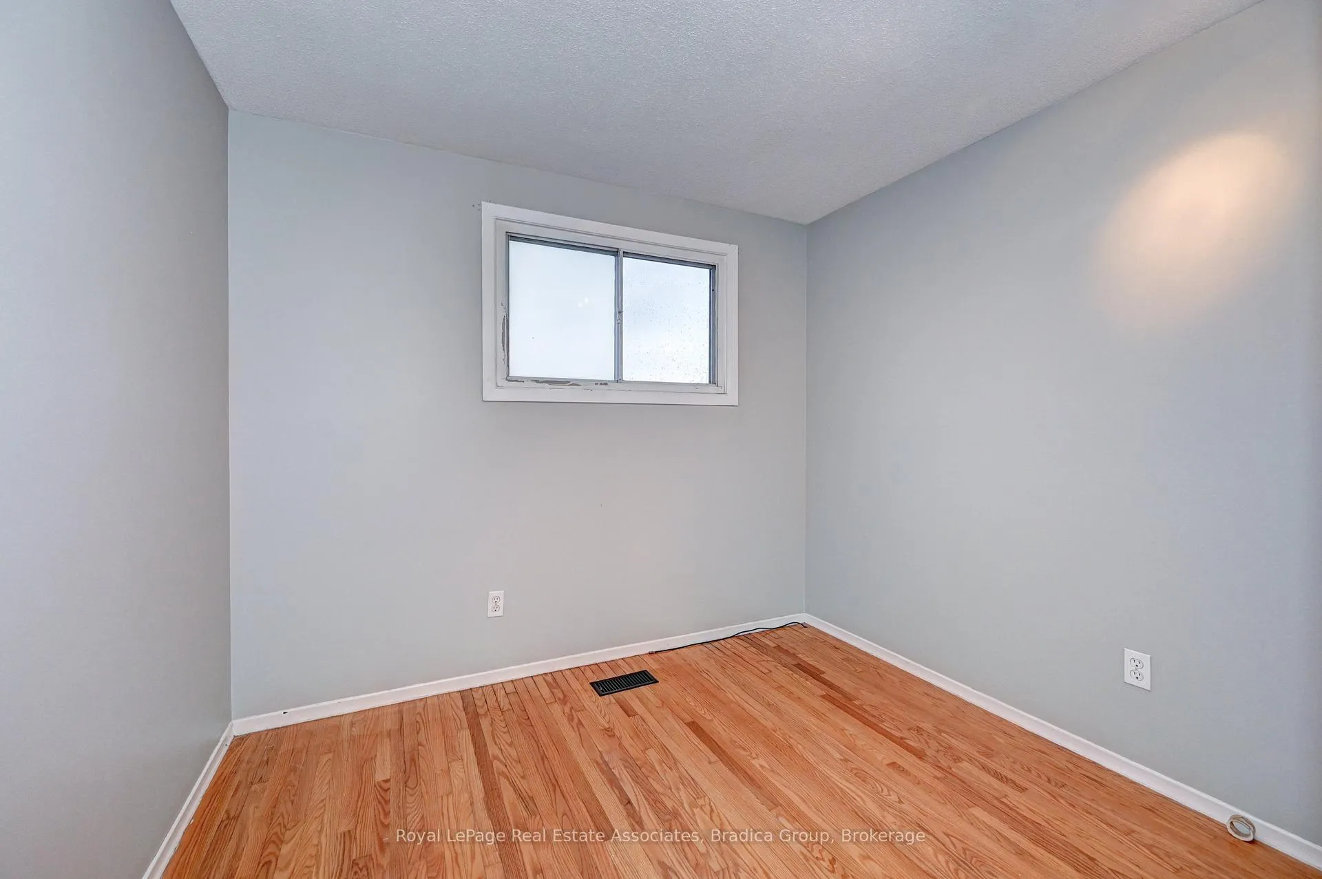 Photo 11 of 22 Berwick Place, Kitchener — HOMEH