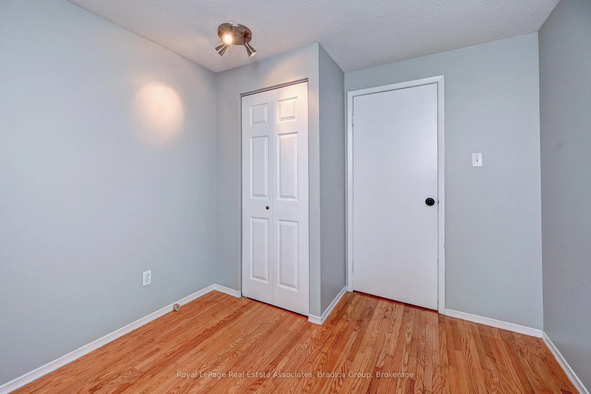 Photo 12 of 22 Berwick Place, Kitchener — HOMEH