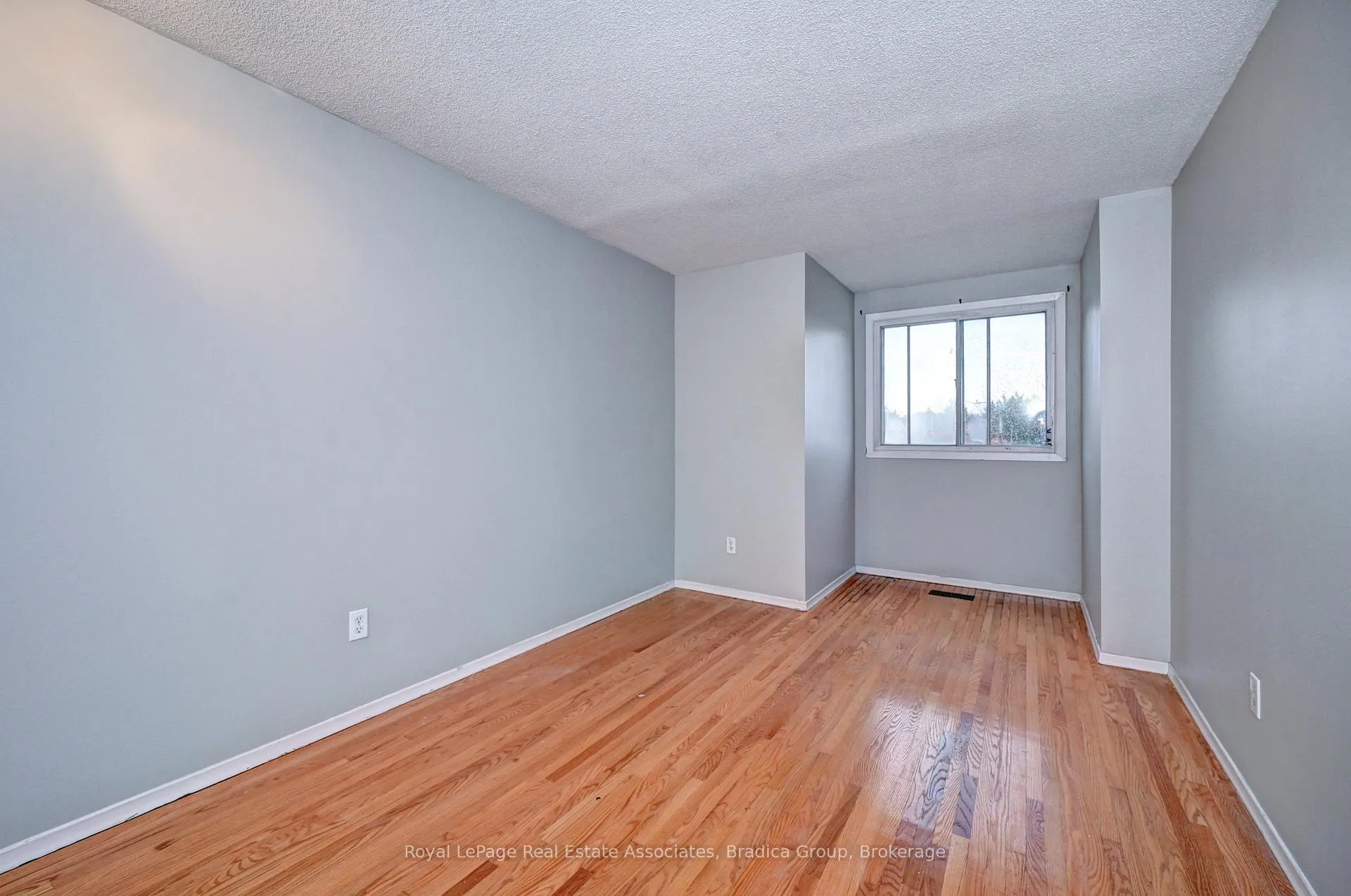 Photo 13 of 22 Berwick Place, Kitchener — HOMEH