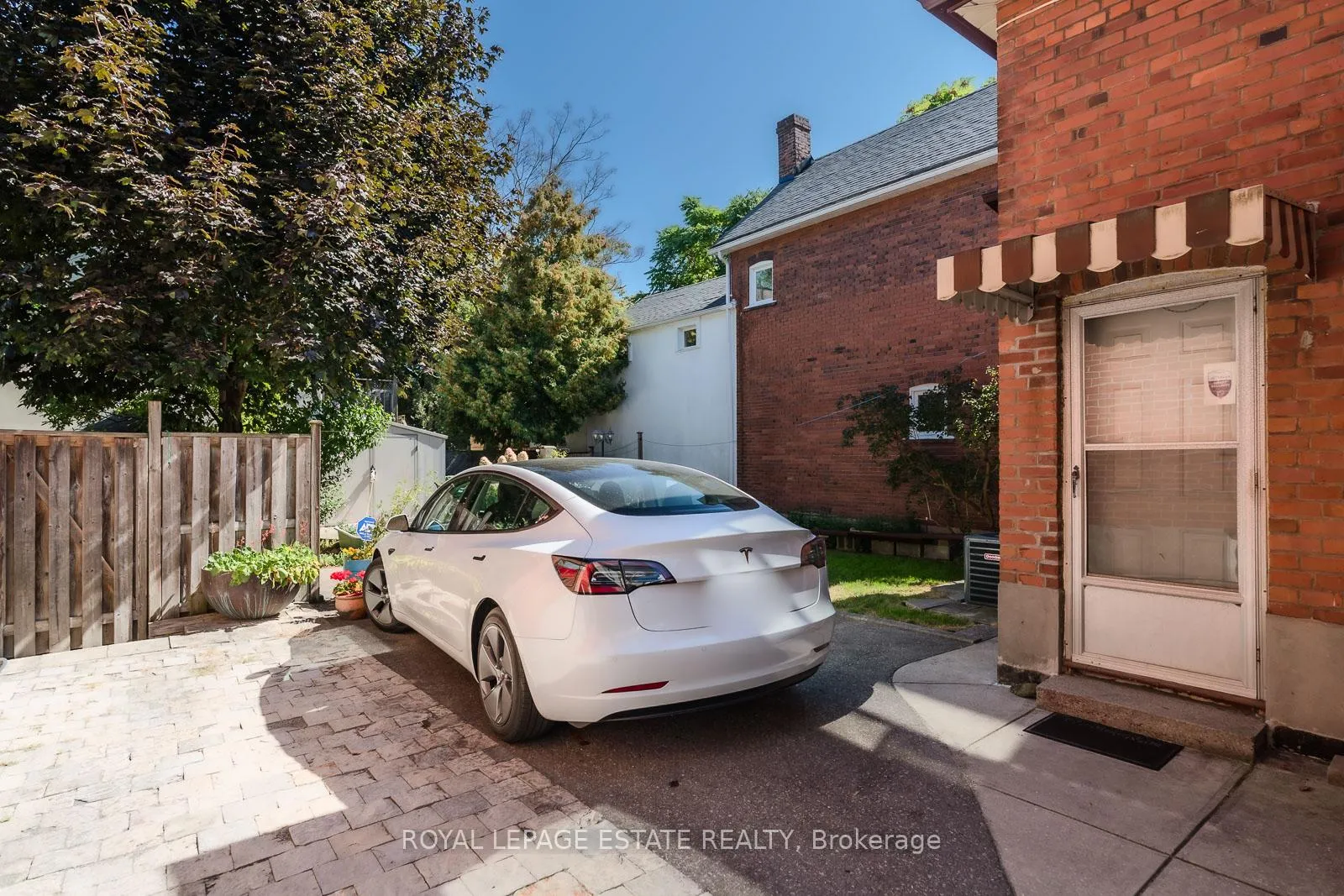 Photo 4 of 297 Cedarvale Avenue, Toronto, Woodbine-Lumsden — HOMEH