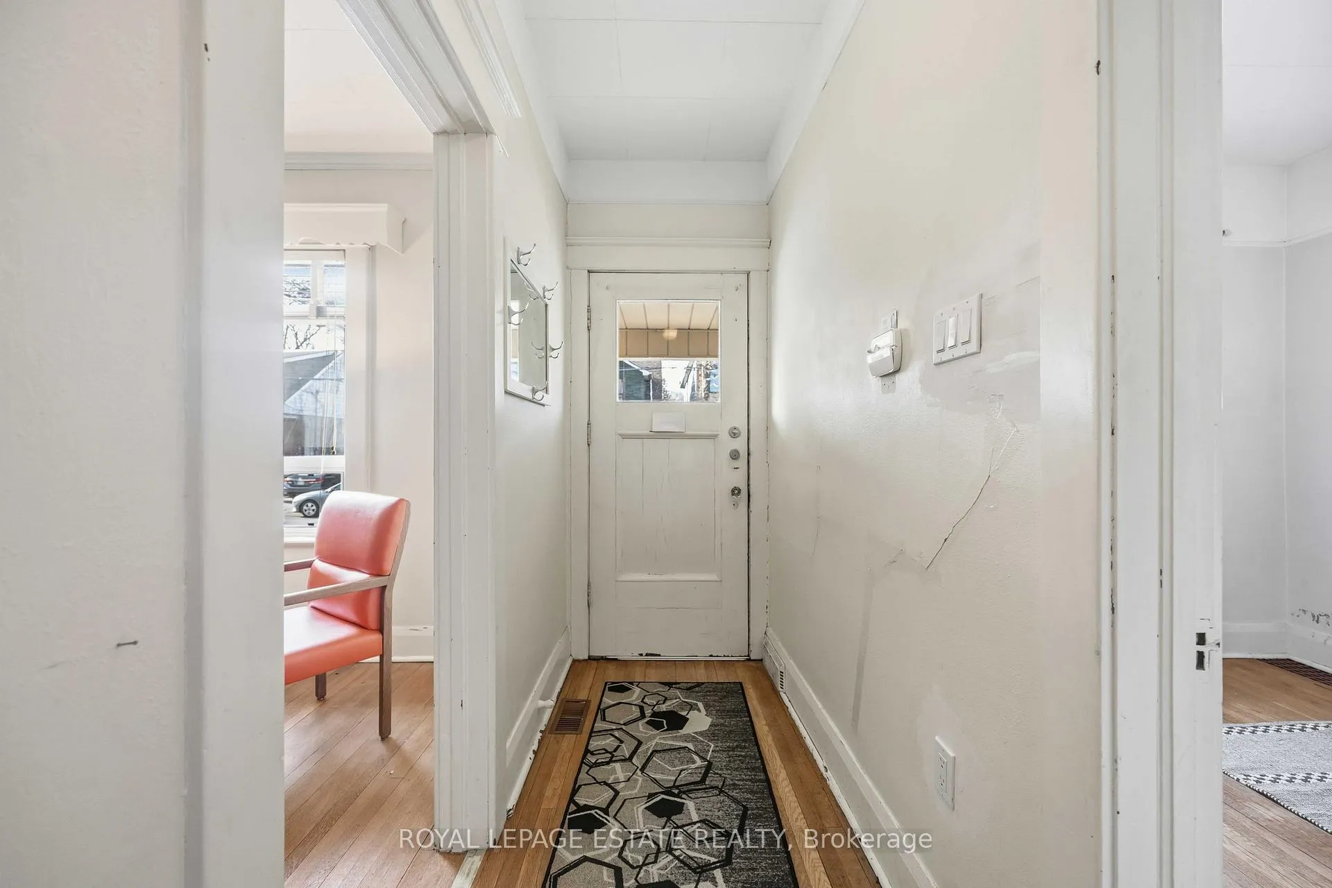 Photo 5 of 297 Cedarvale Avenue, Toronto, Woodbine-Lumsden — HOMEH