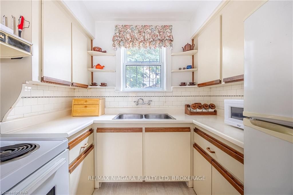 Photo 12 of 333 Glengarry Avenue, Toronto, Bedford Park-Nortown — HOMEH
