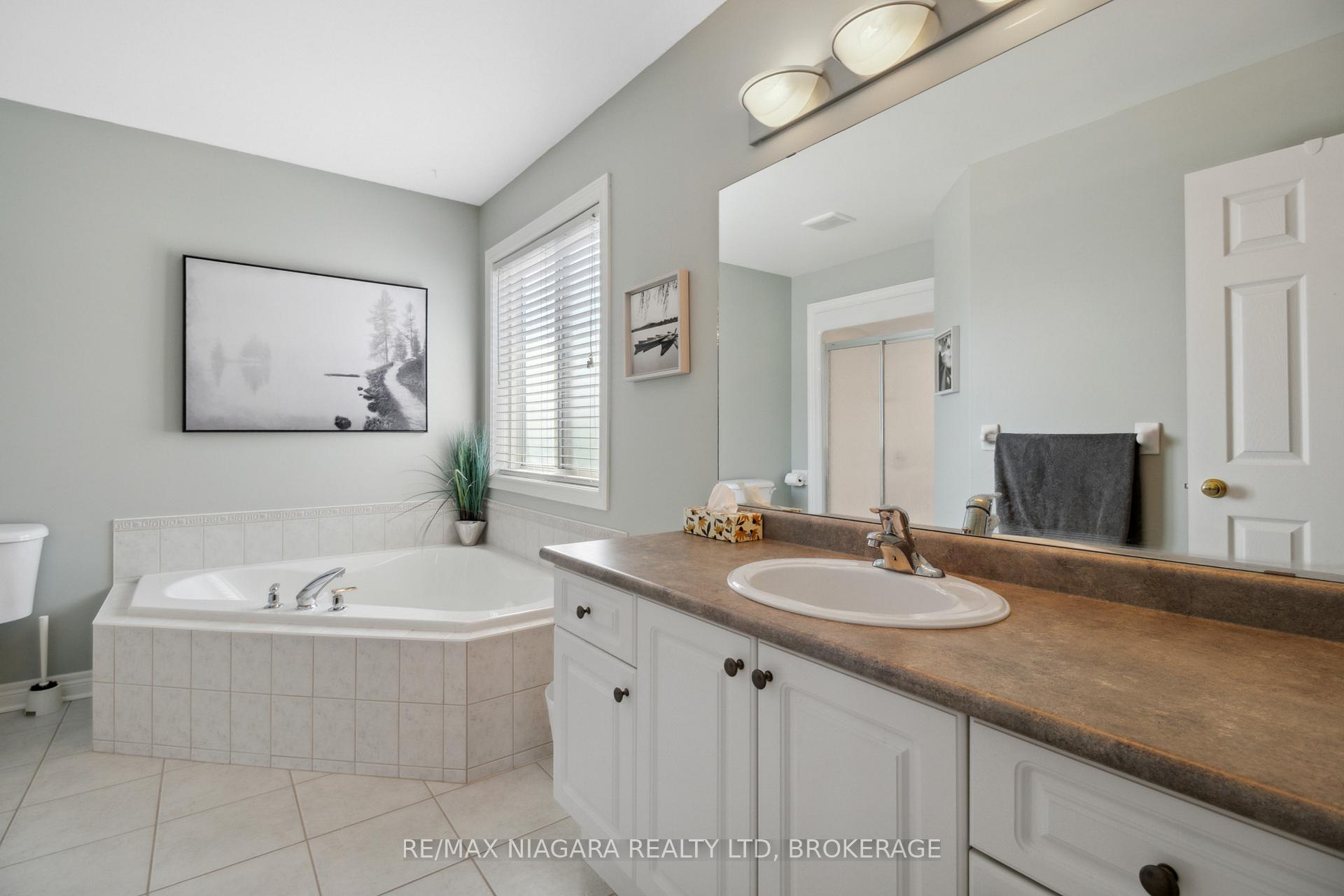 Photo 20 of 30 Raspberry Trail, Thorold, Confederation Heights — HOMEH