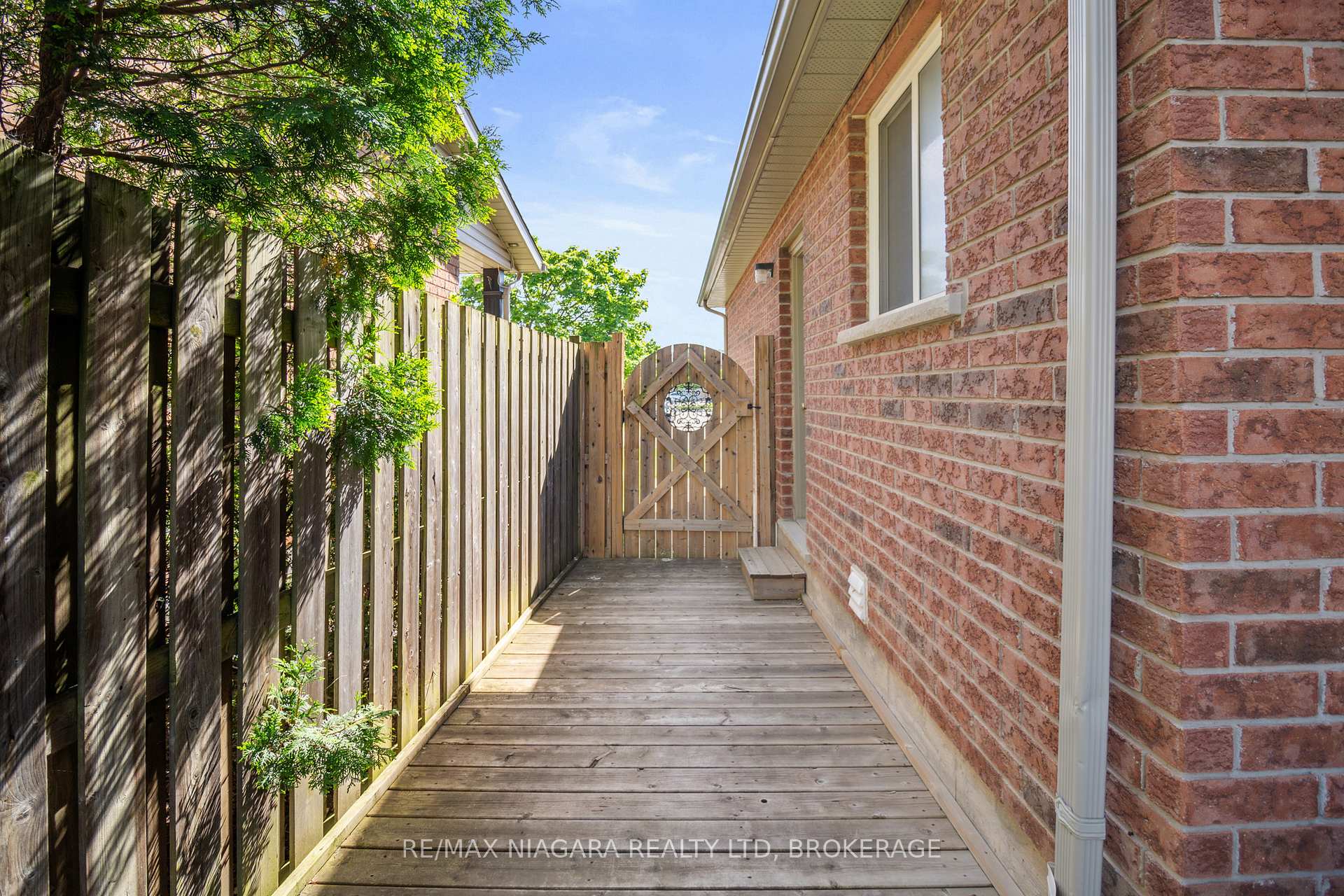 Photo 37 of 30 Raspberry Trail, Thorold, Confederation Heights — HOMEH
