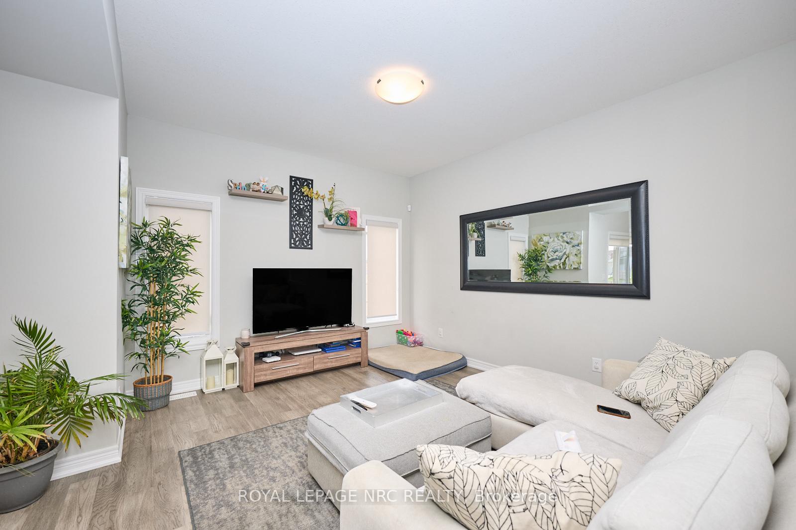 Photo 8 of 31 Barker Parkway, Thorold, Rolling Meadows — HOMEH