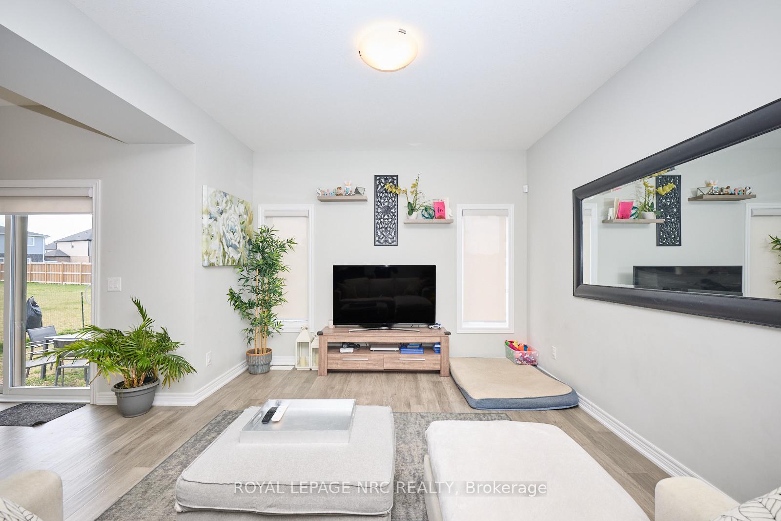 Photo 9 of 31 Barker Parkway, Thorold, Rolling Meadows — HOMEH