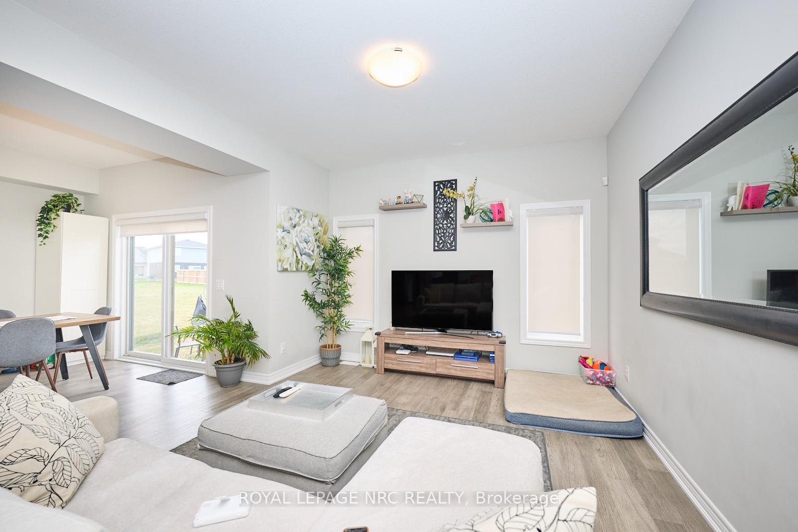 Photo 10 of 31 Barker Parkway, Thorold, Rolling Meadows — HOMEH