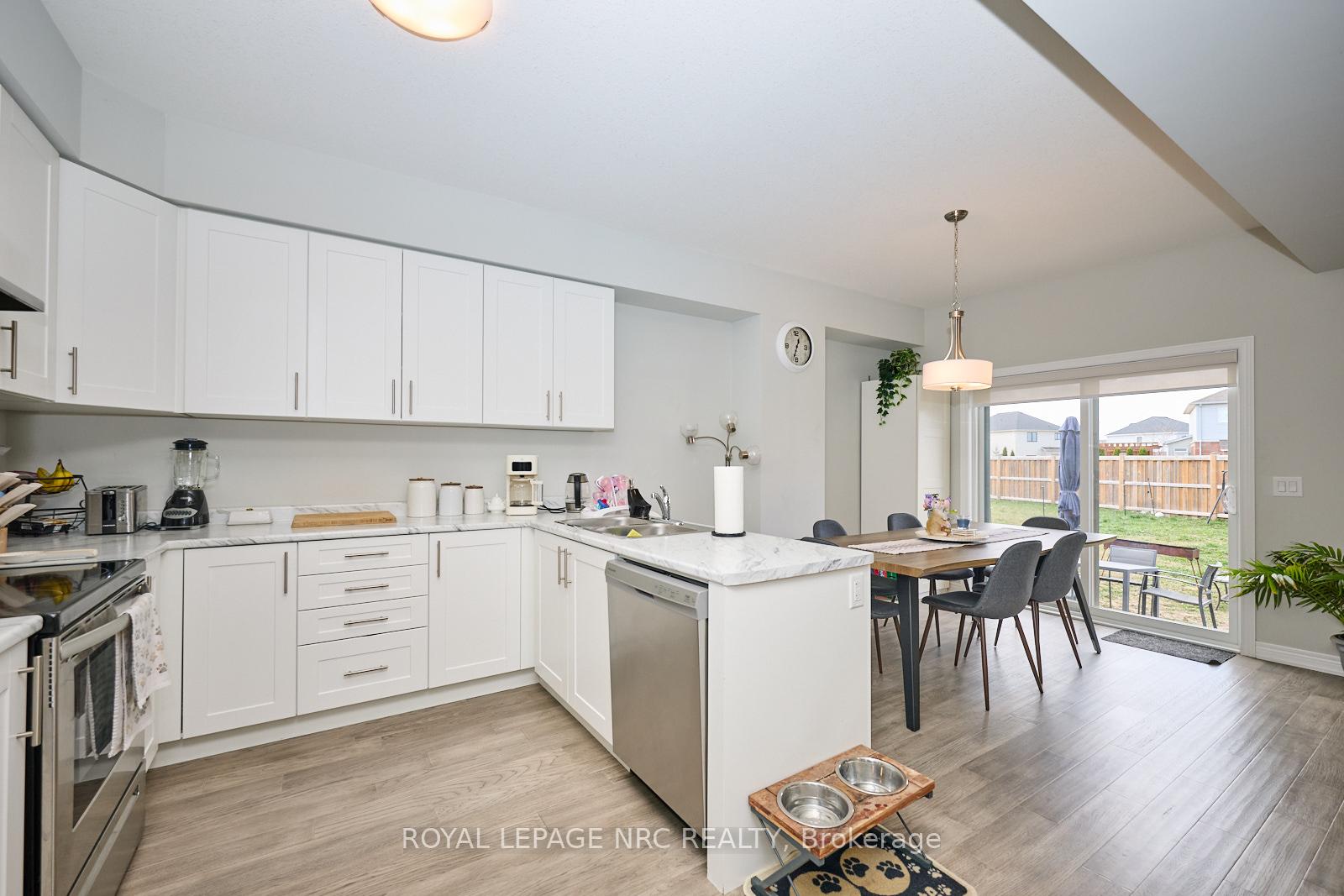Photo 12 of 31 Barker Parkway, Thorold, Rolling Meadows — HOMEH
