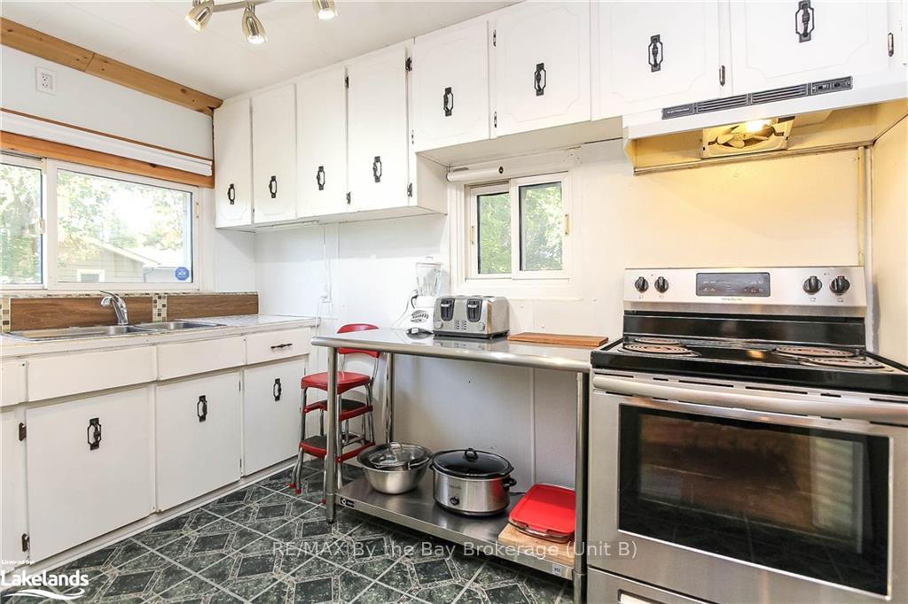 Photo 13 of 322 Armstrong Street, Tay, Port McNicoll — HOMEH