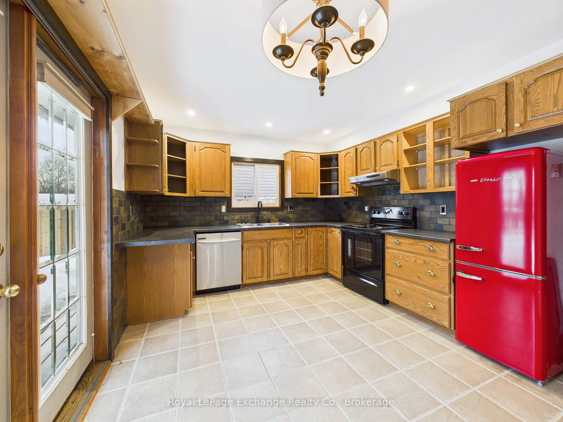 Photo 5 of 673 Scott Street, Kincardine — HOMEH