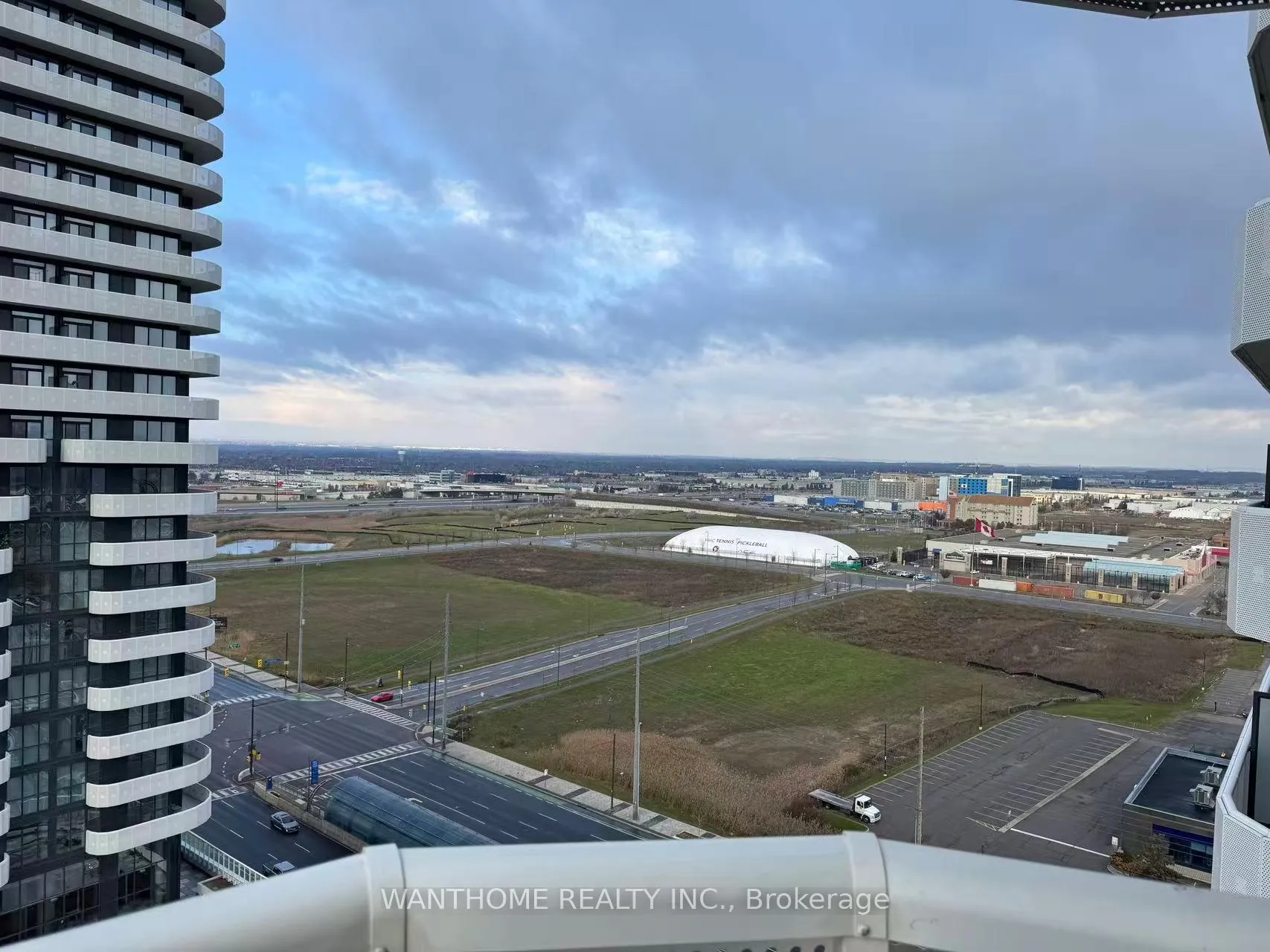 Photo 2 of Unit 1712, 8 Interchange Way, Vaughan, Vaughan Corporate Centre — HOMEH