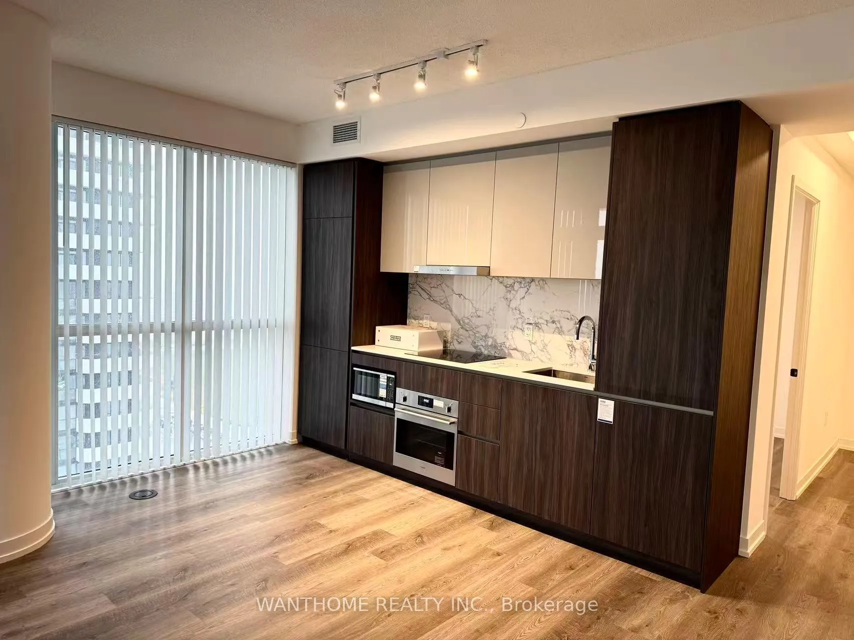 Photo 4 of Unit 1712, 8 Interchange Way, Vaughan, Vaughan Corporate Centre — HOMEH