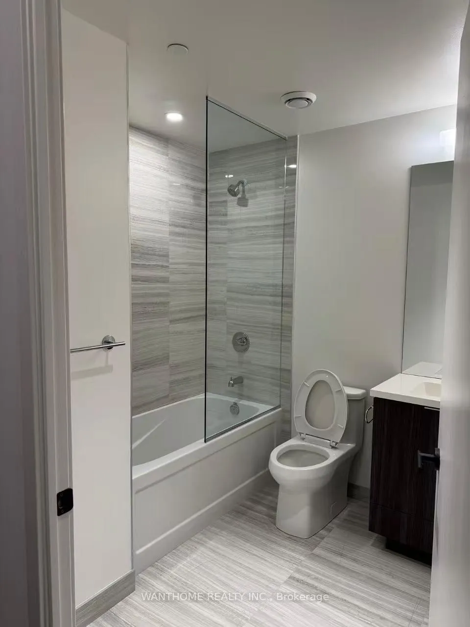 Photo 7 of Unit 1712, 8 Interchange Way, Vaughan, Vaughan Corporate Centre — HOMEH