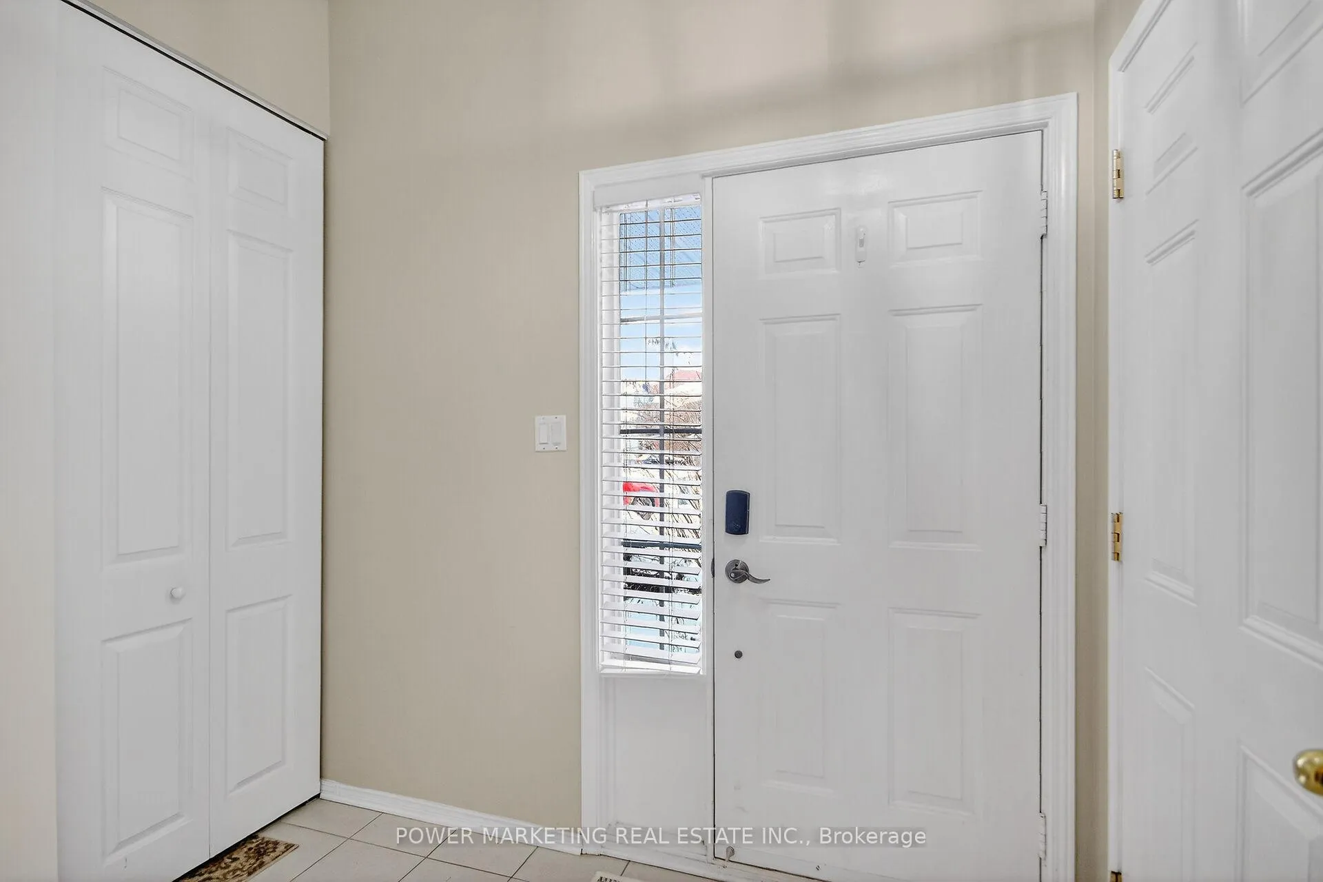 Photo 3 of 6410 Sablewood Place, Ottawa, Chapel Hill — HOMEH